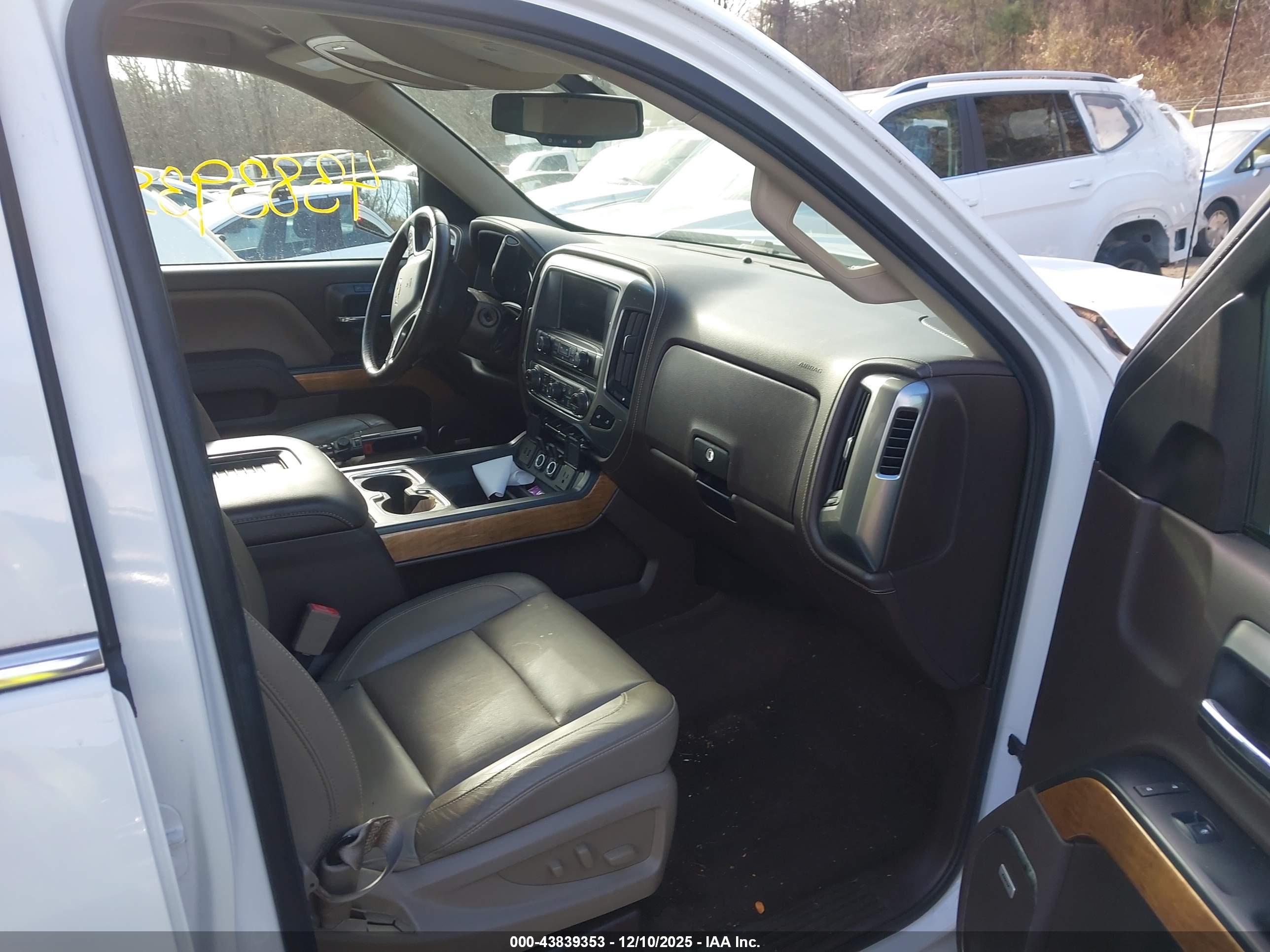 CHEVROLET SILVERADO image 5