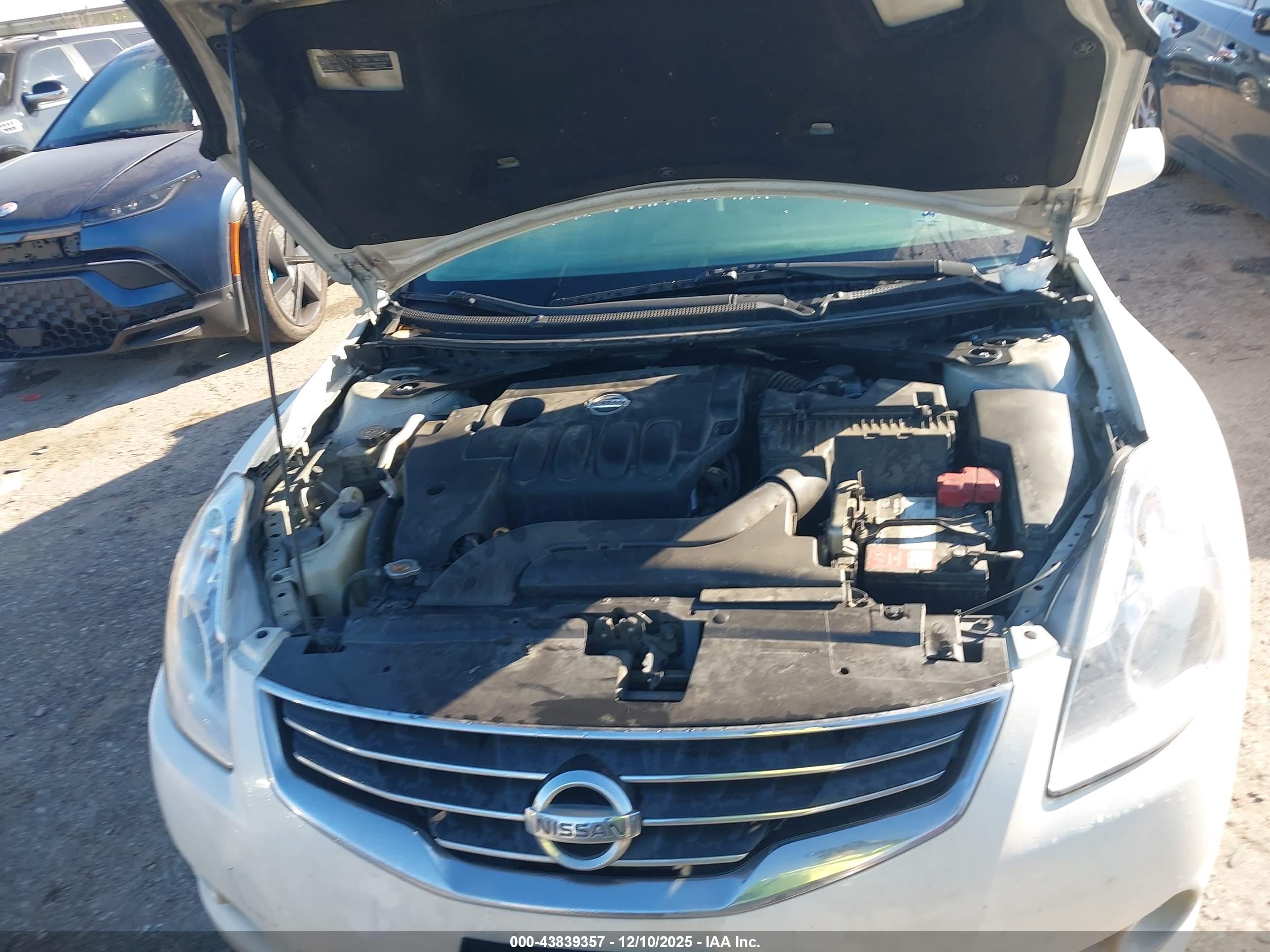 NISSAN ALTIMA image 10