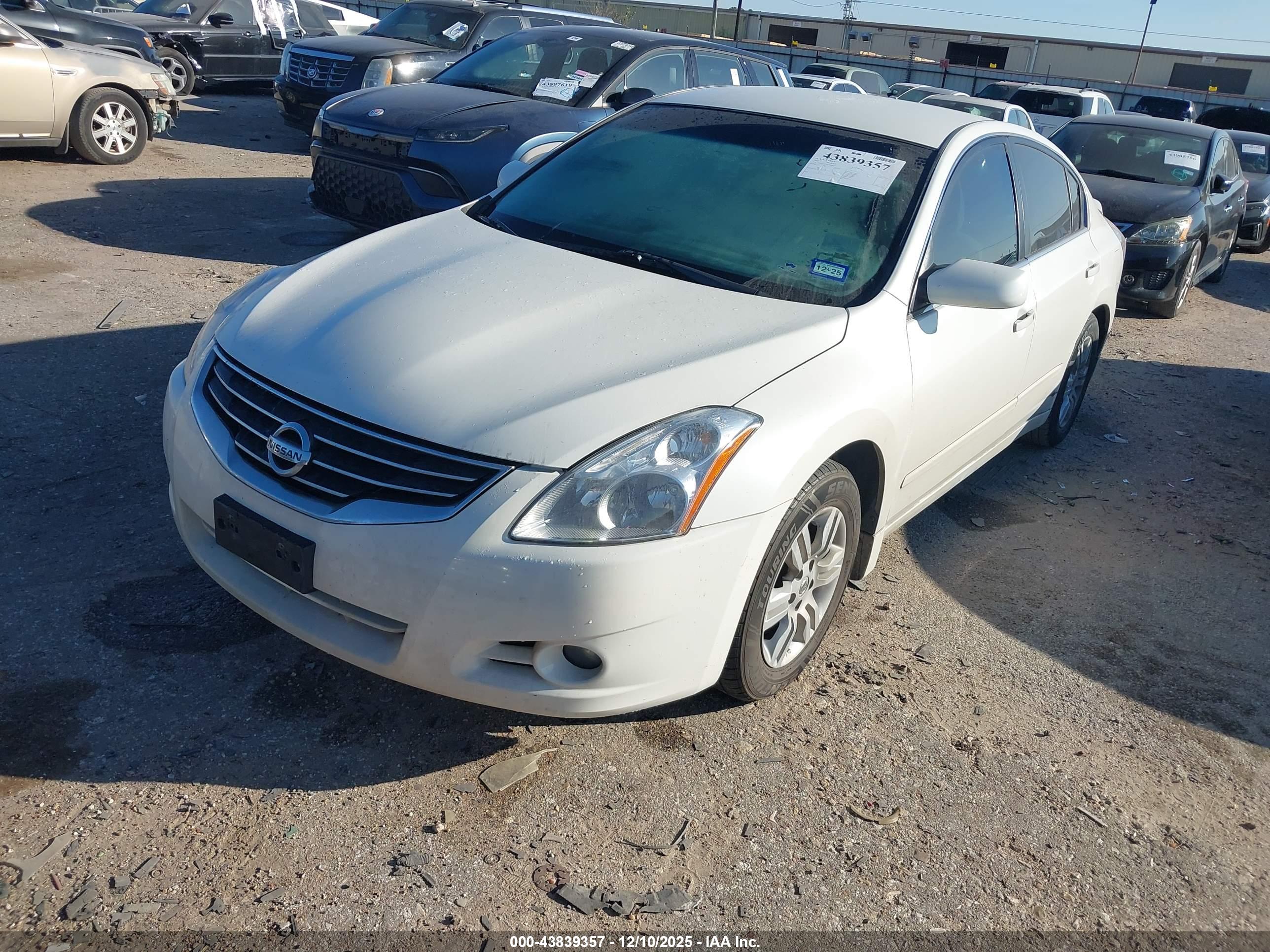 NISSAN ALTIMA image 2