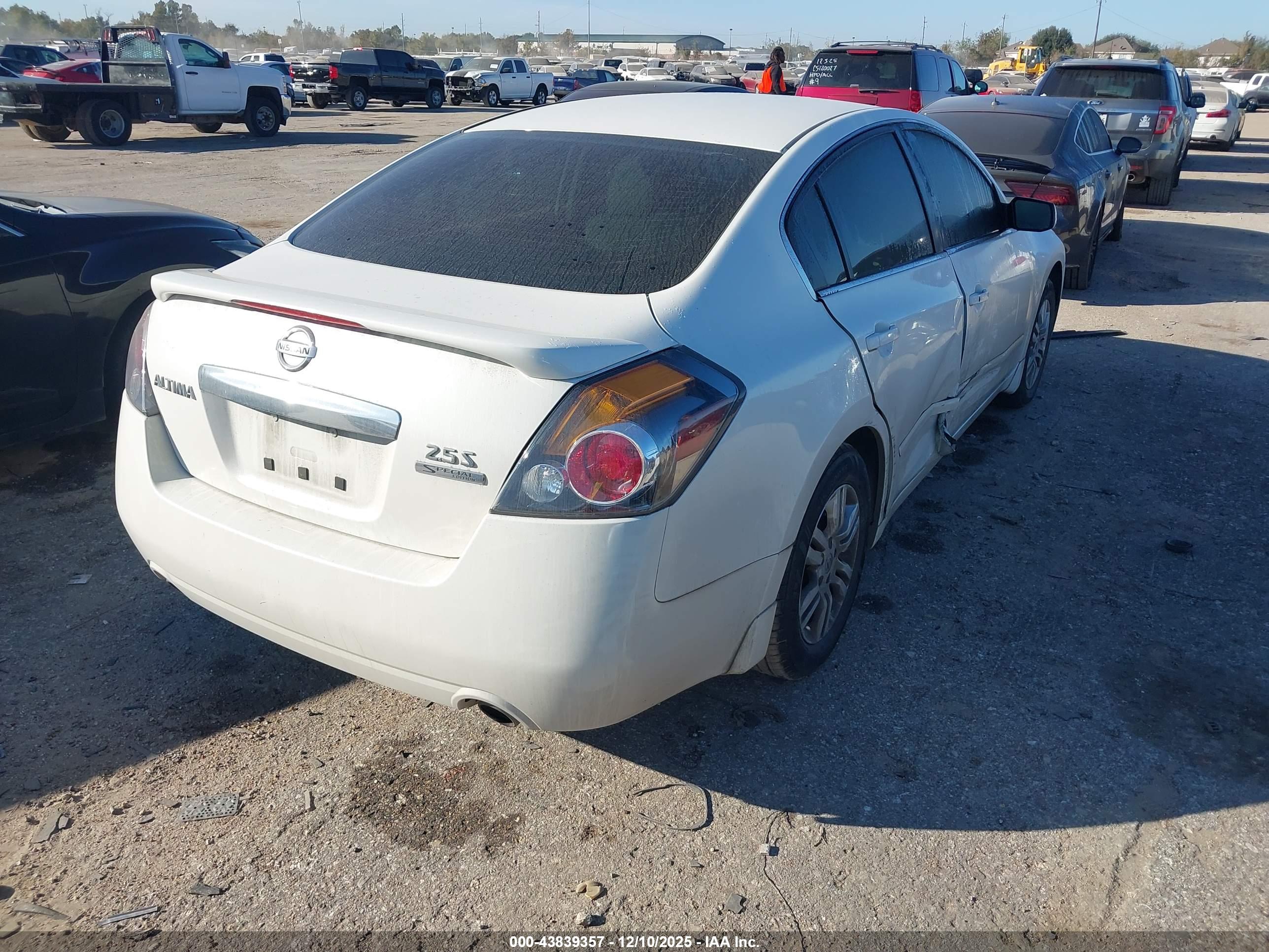 NISSAN ALTIMA image 4