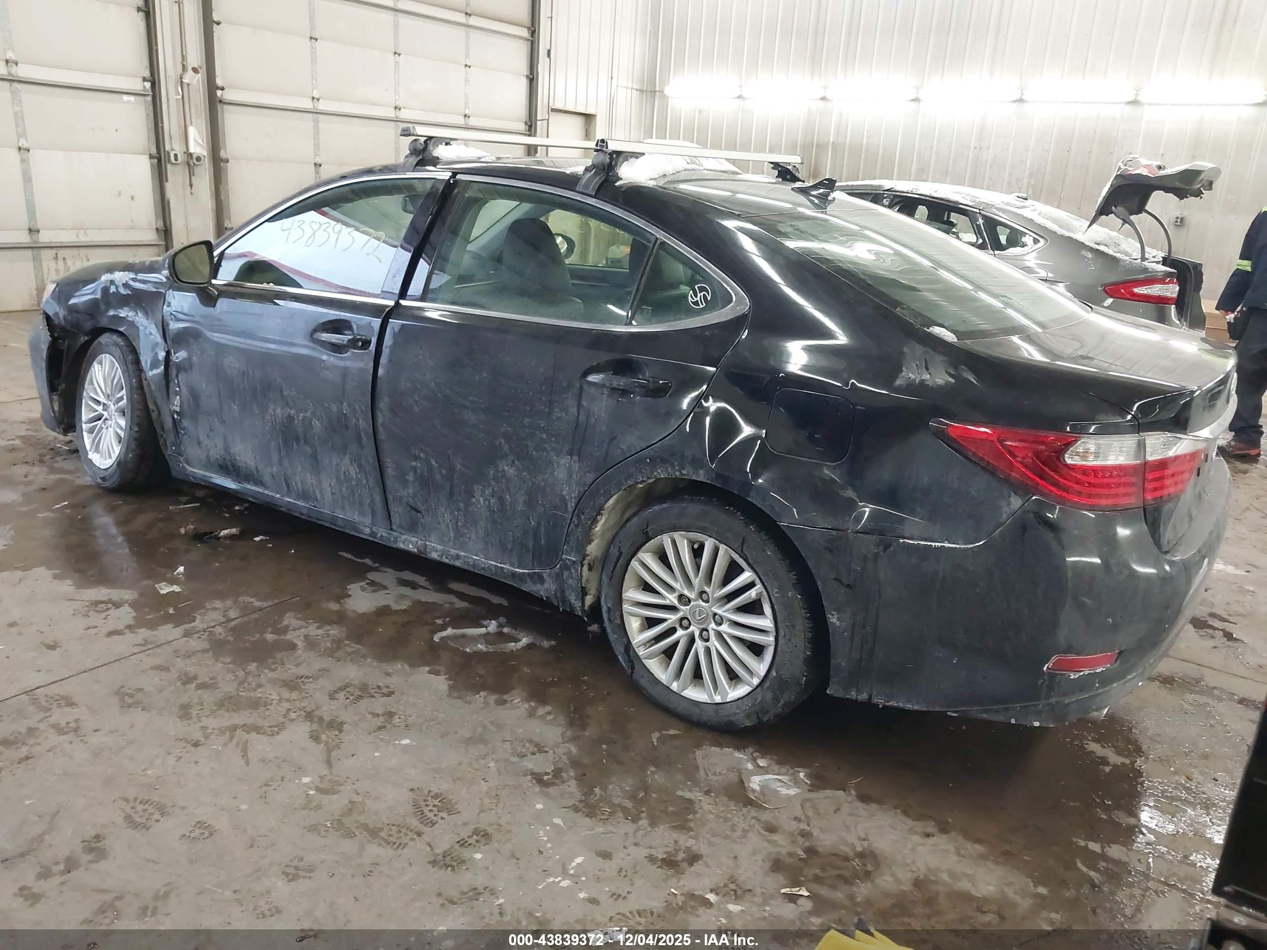 LEXUS ES image 3