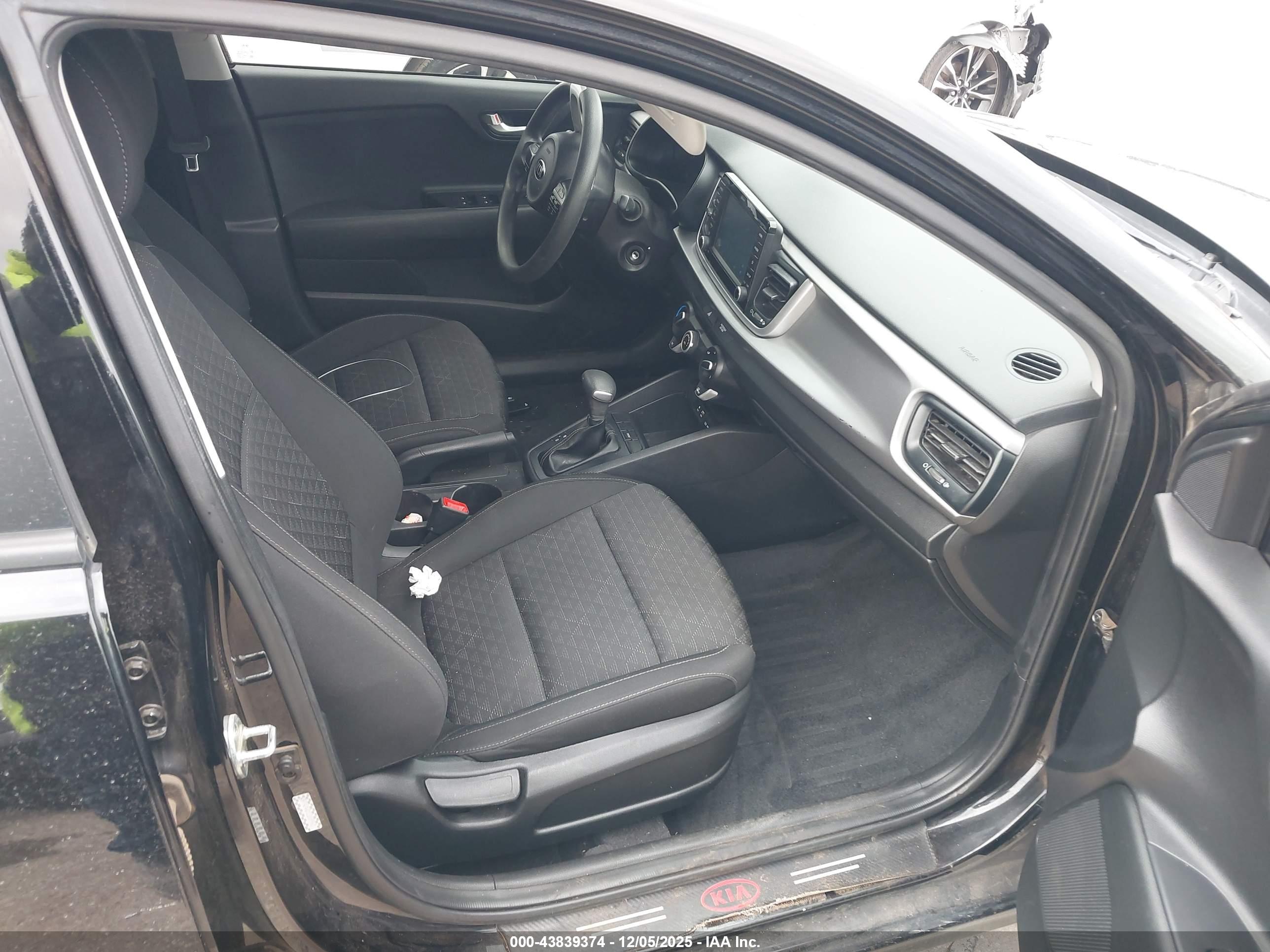 KIA RIO image 5