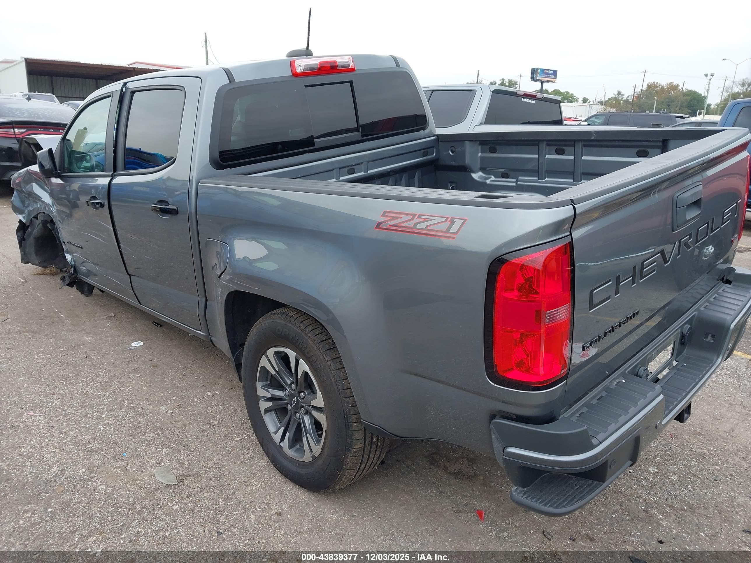CHEVROLET COLORADO image 3