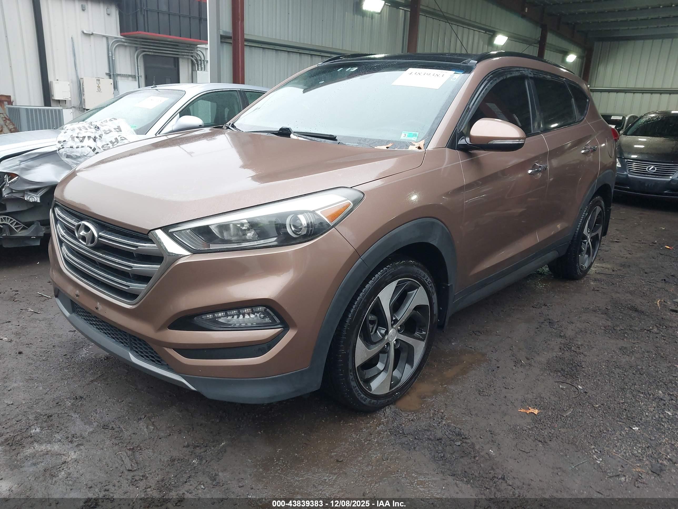 HYUNDAI TUCSON image 2