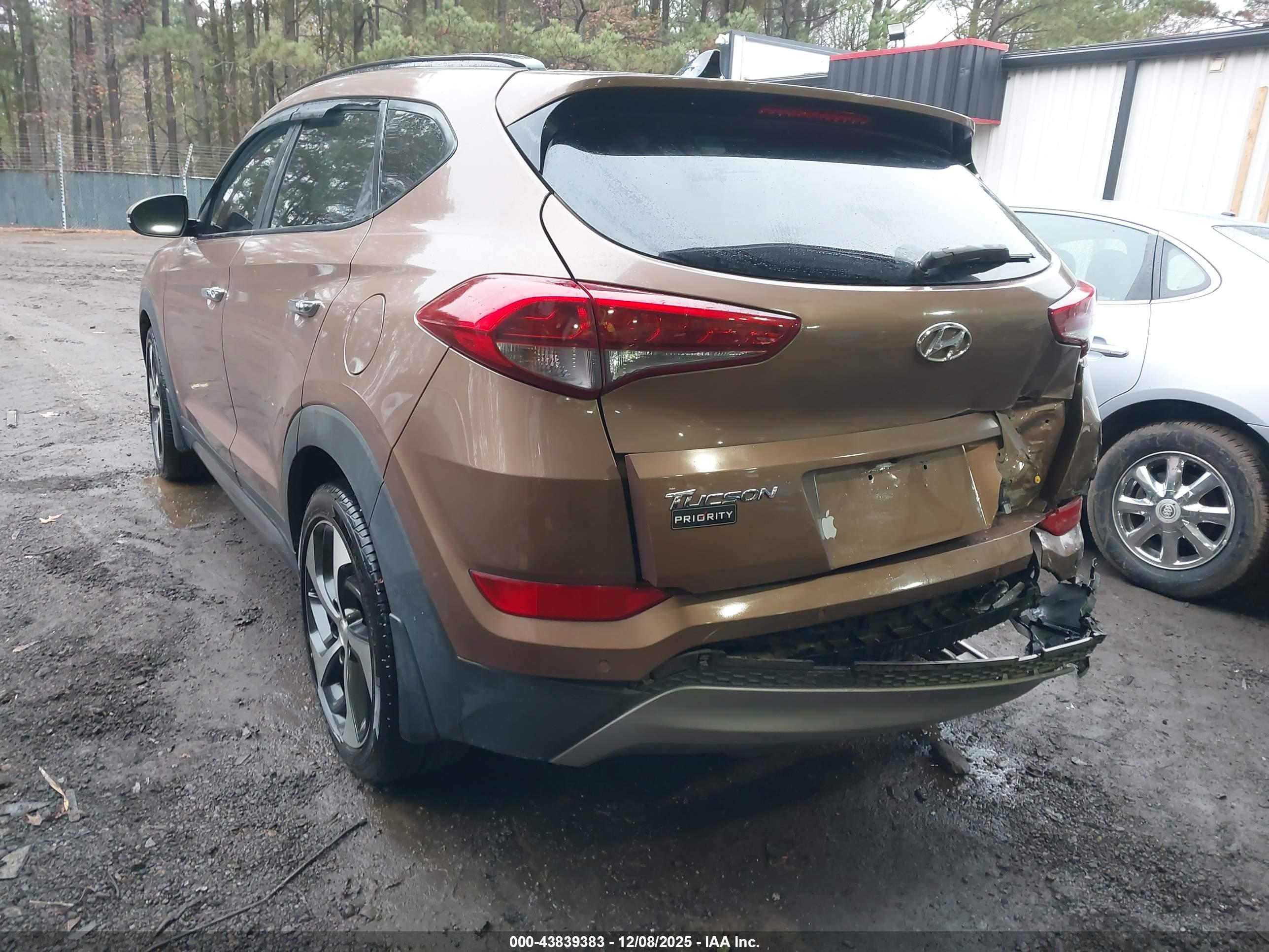 HYUNDAI TUCSON image 3