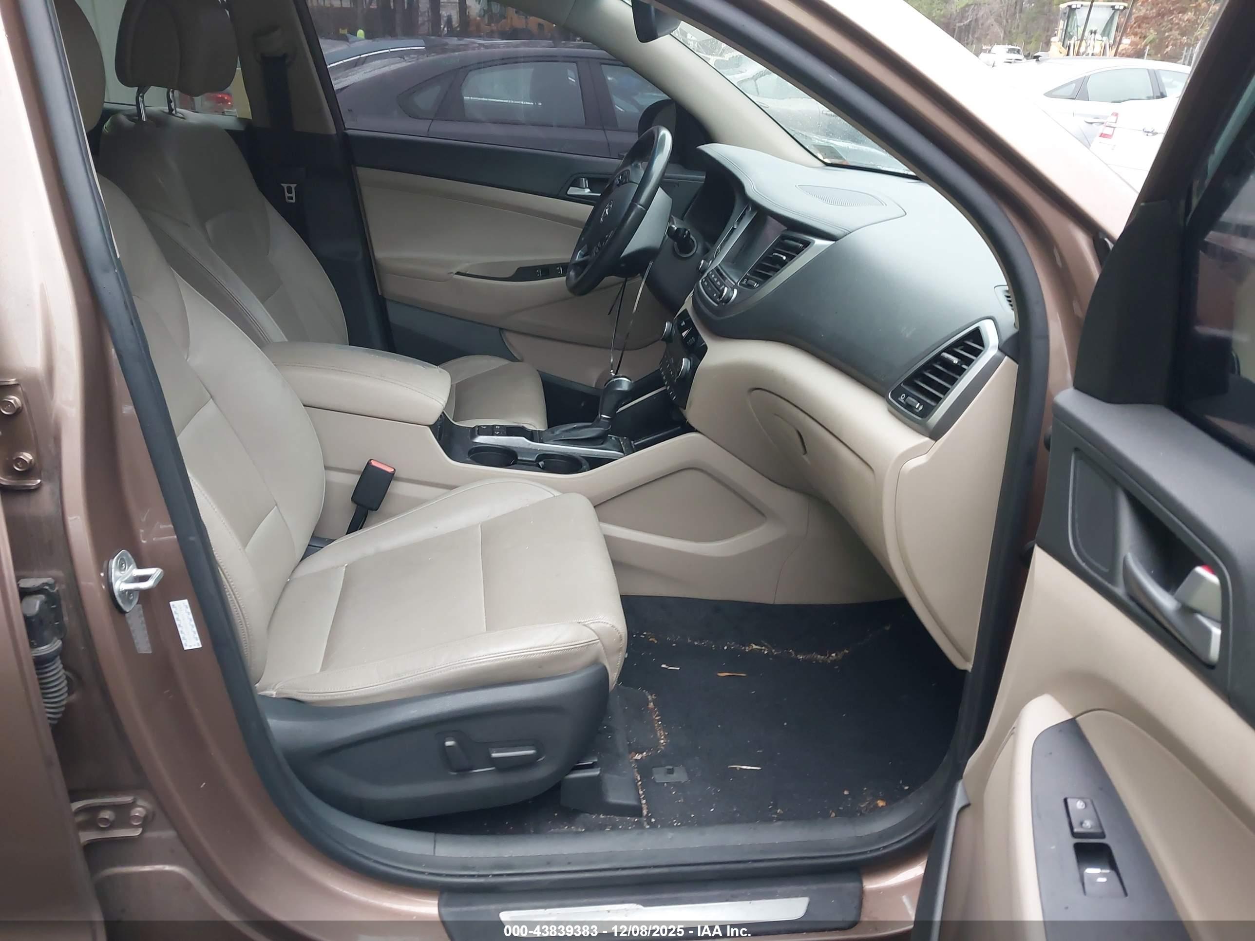 HYUNDAI TUCSON image 5