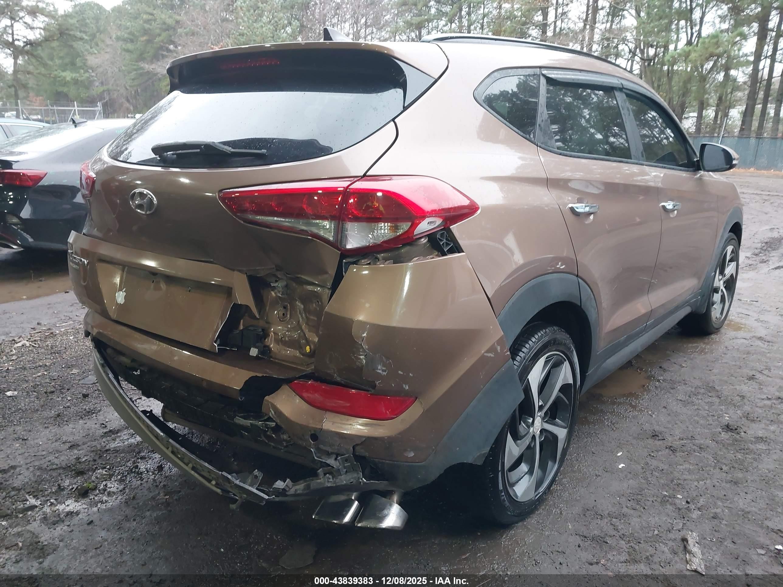 HYUNDAI TUCSON image 6