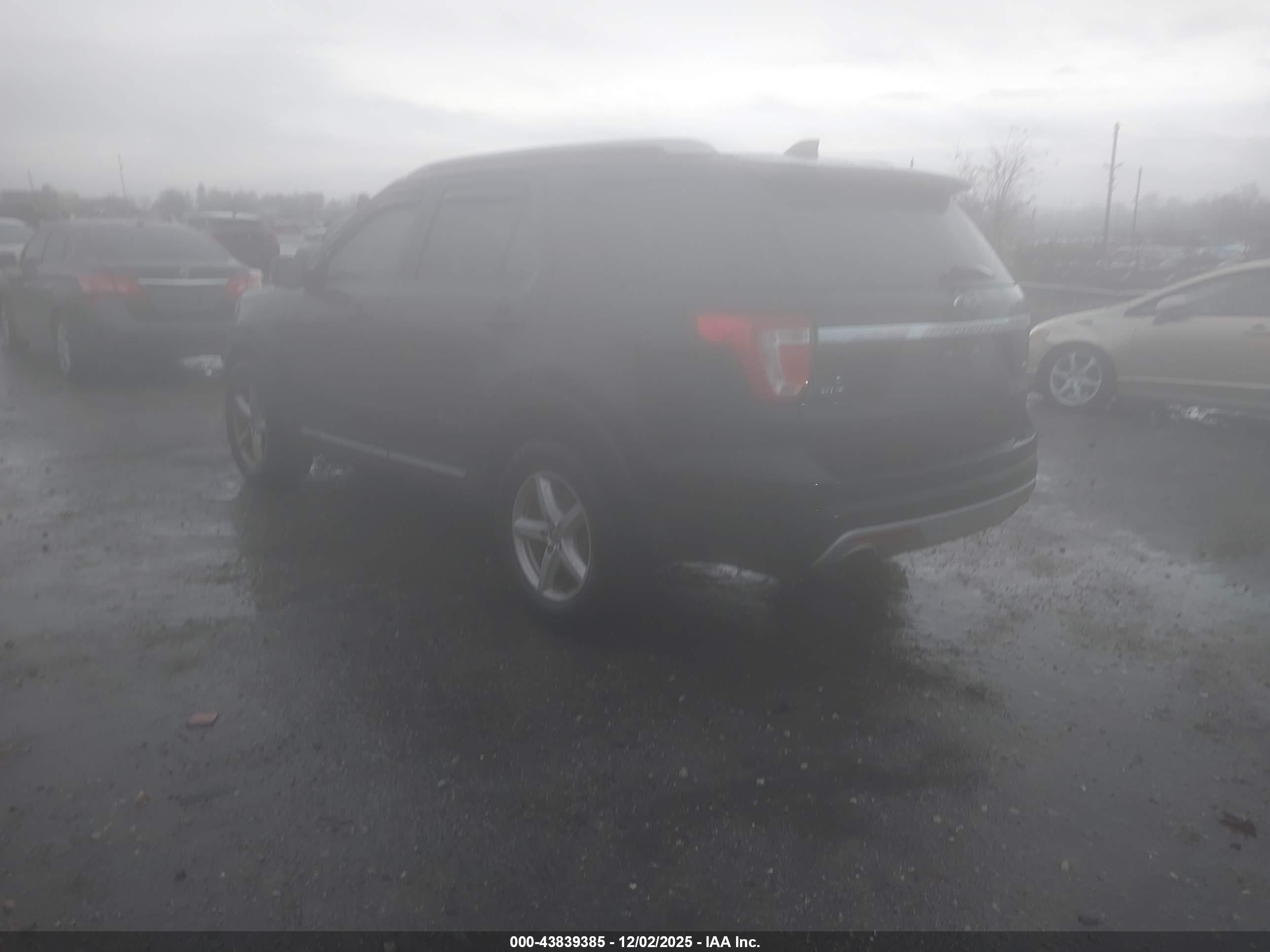 FORD EXPLORER image 3