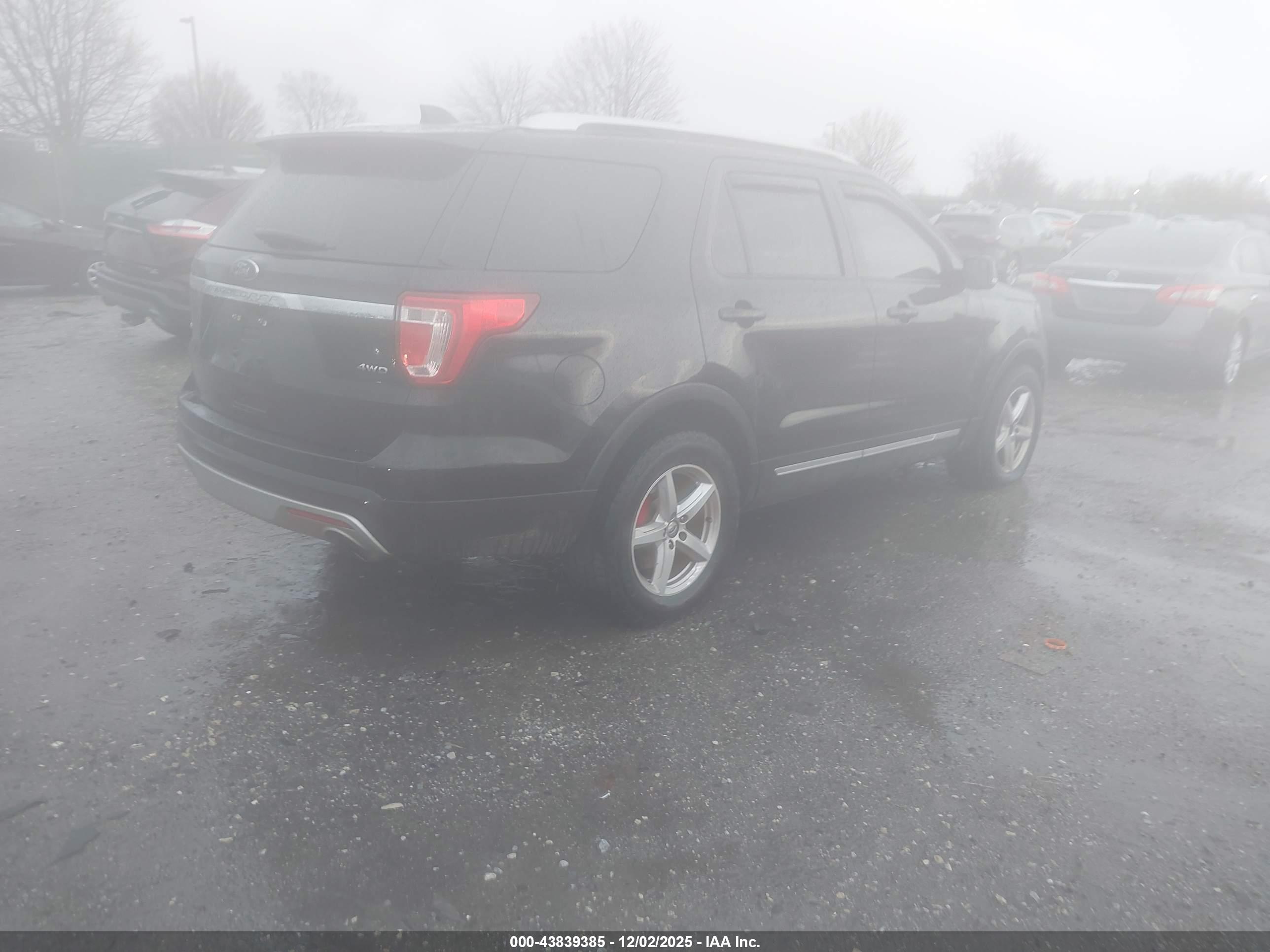 FORD EXPLORER image 4