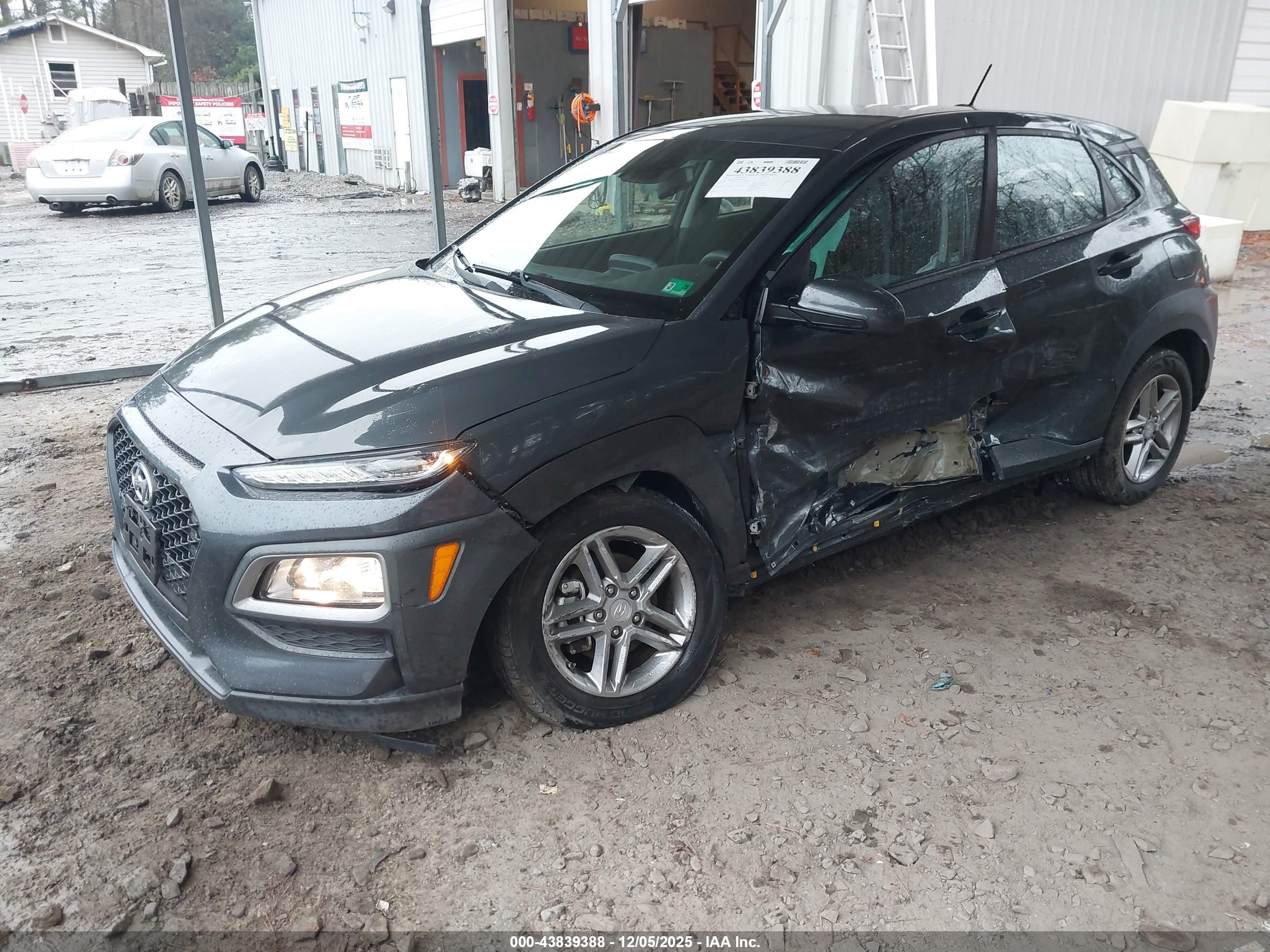 HYUNDAI KONA image 2