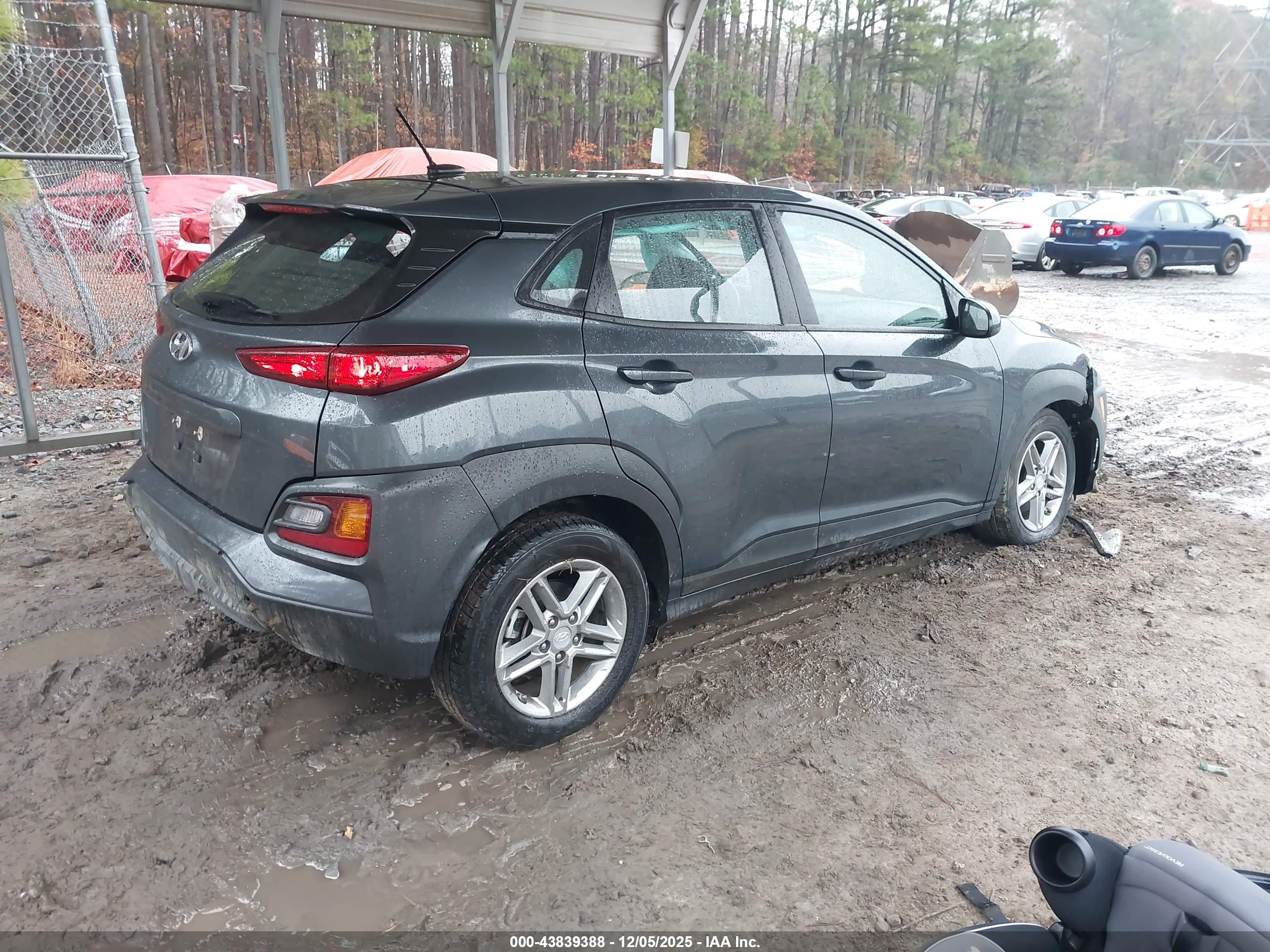 HYUNDAI KONA image 4