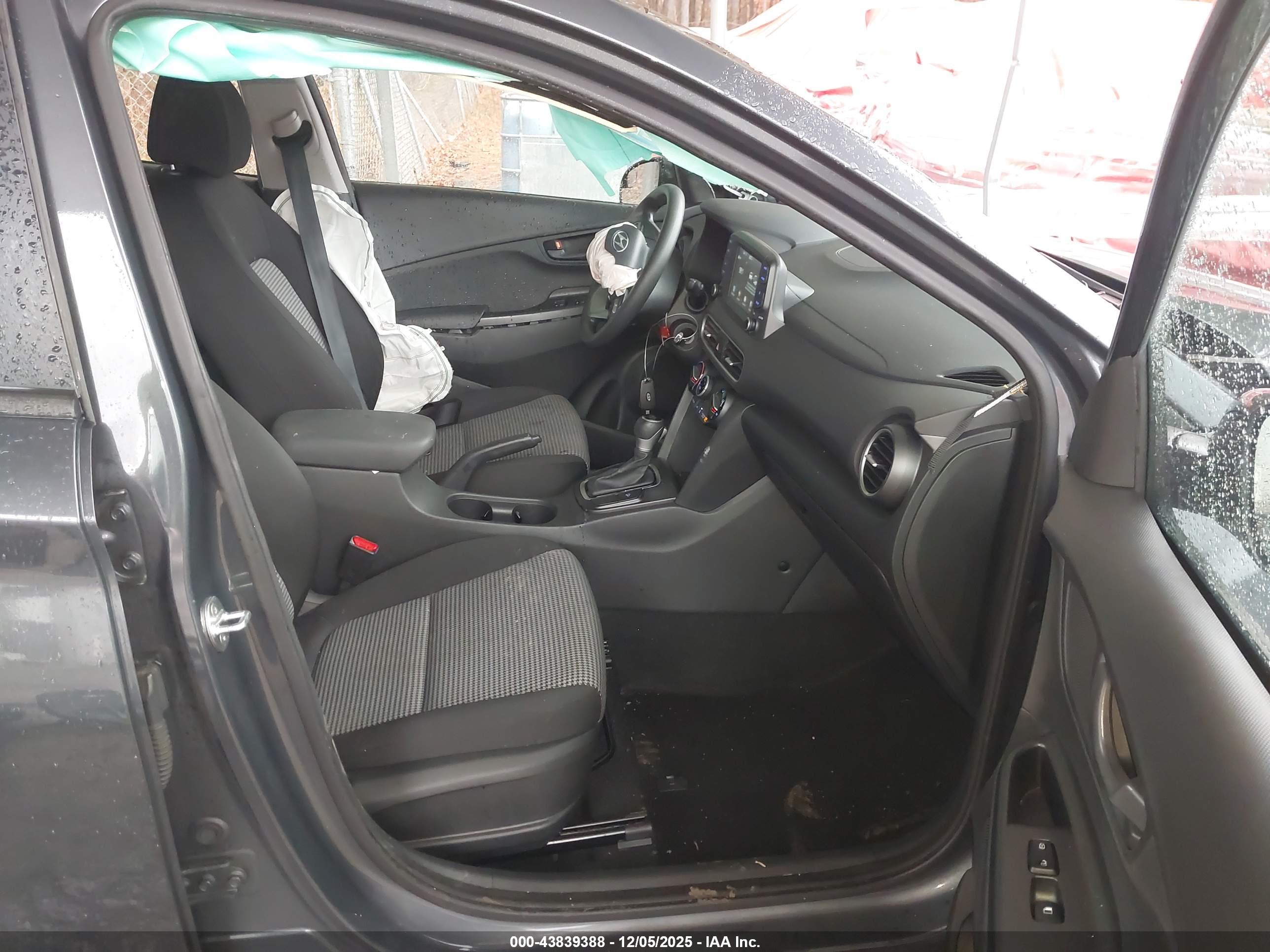 HYUNDAI KONA image 5