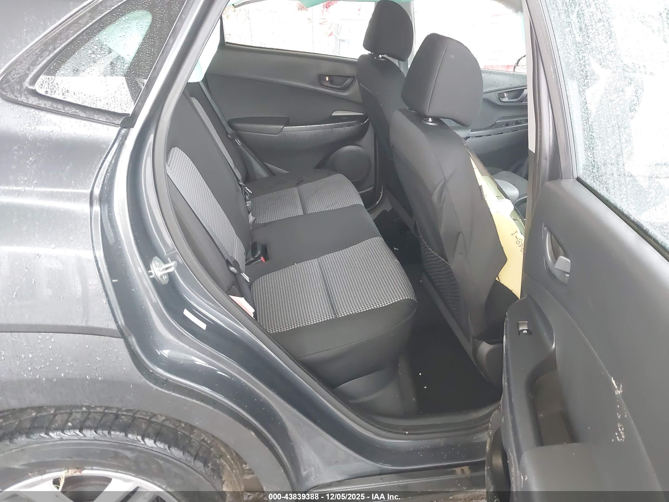 HYUNDAI KONA image 8
