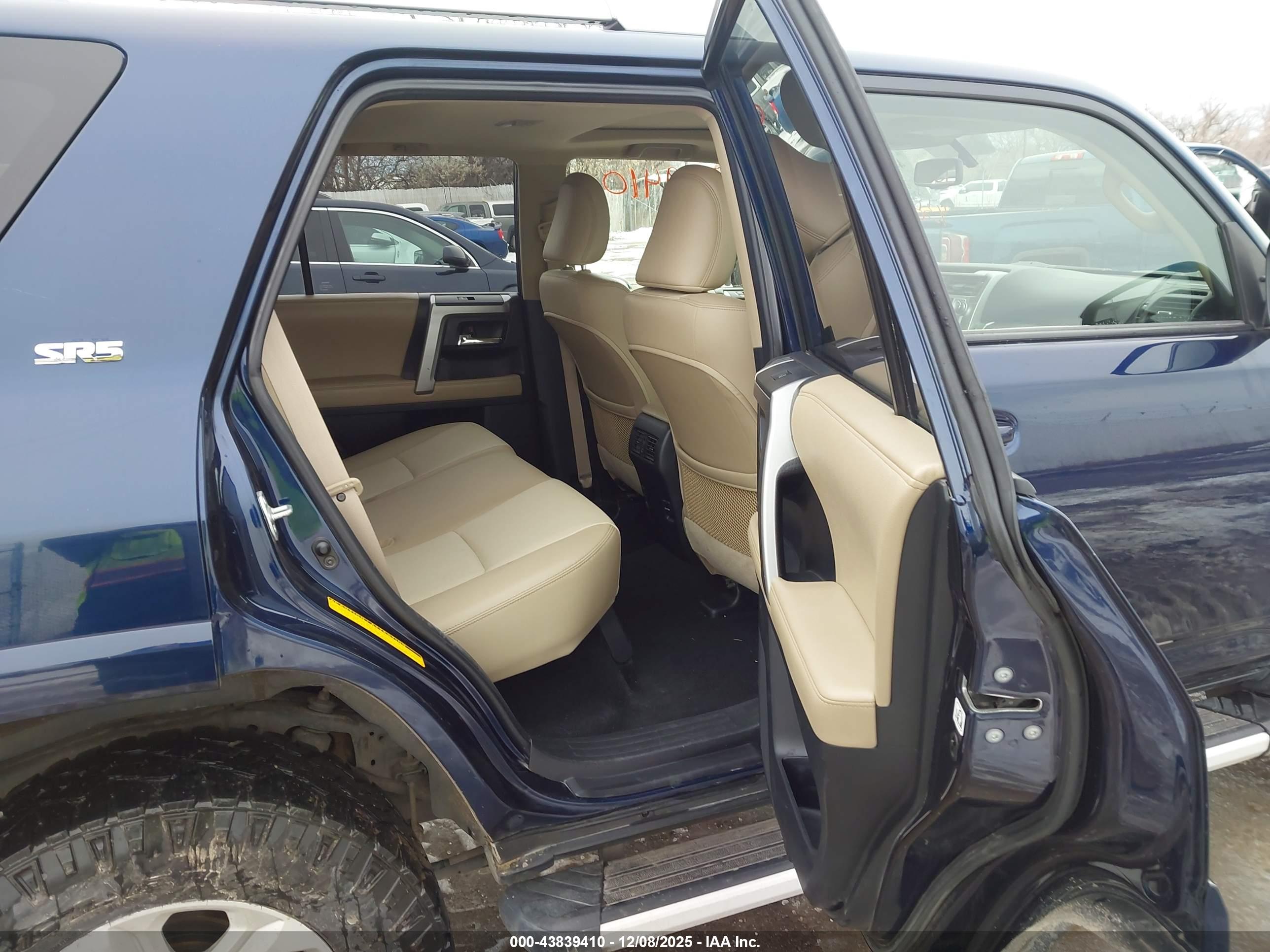 TOYOTA 4RUNNER image 8