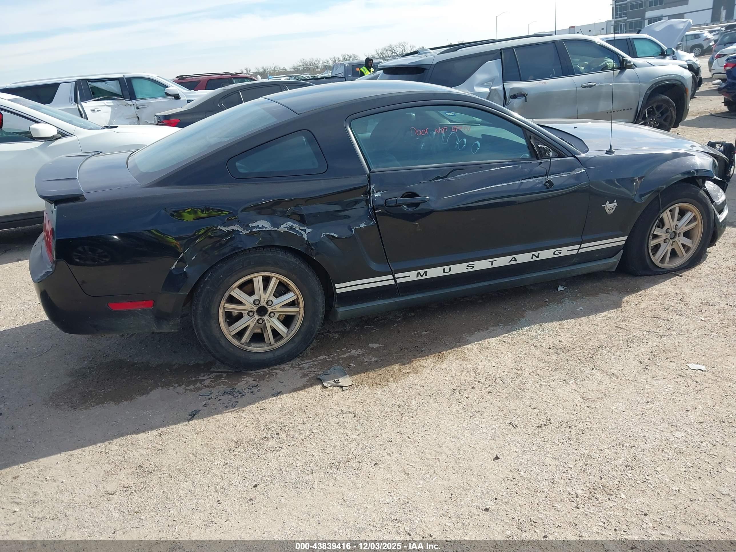 FORD MUSTANG image 4