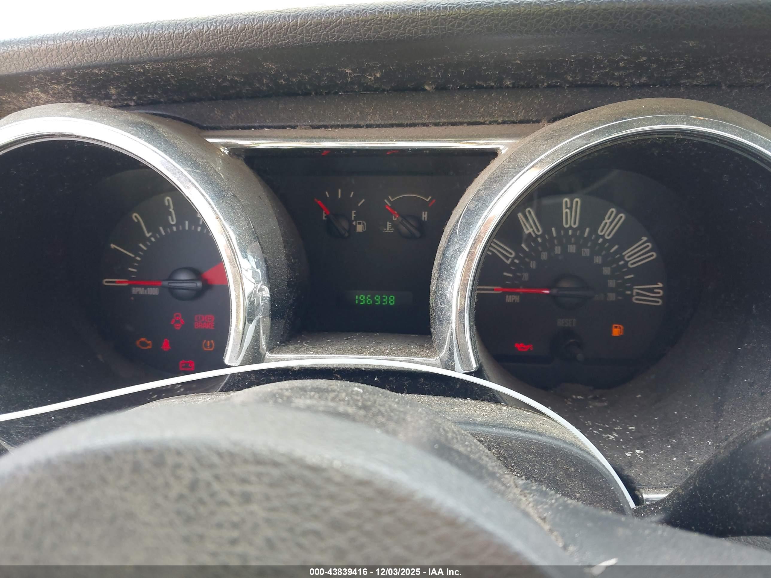 FORD MUSTANG image 7