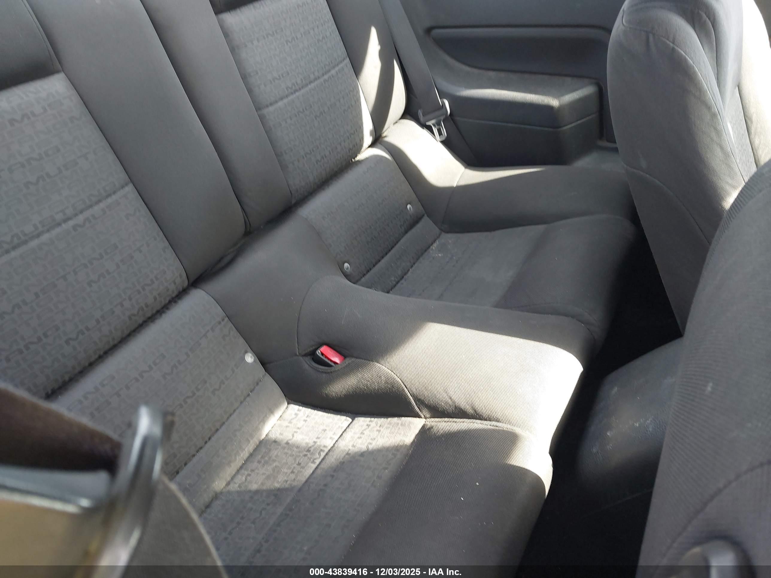 FORD MUSTANG image 8
