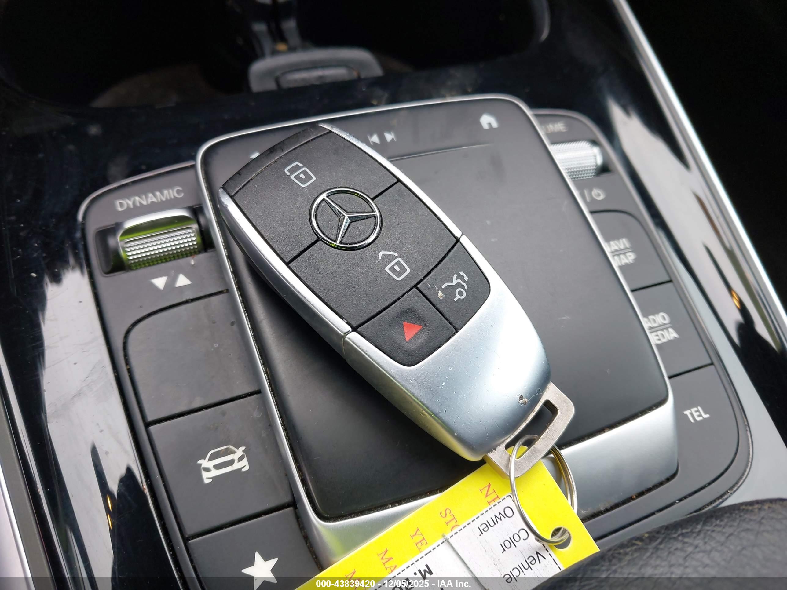 MERCEDES-BENZ GLB image 11