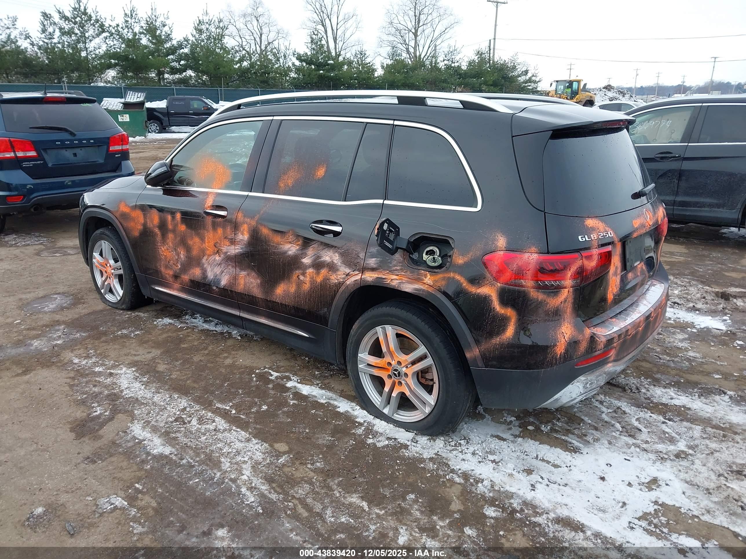 MERCEDES-BENZ GLB image 3