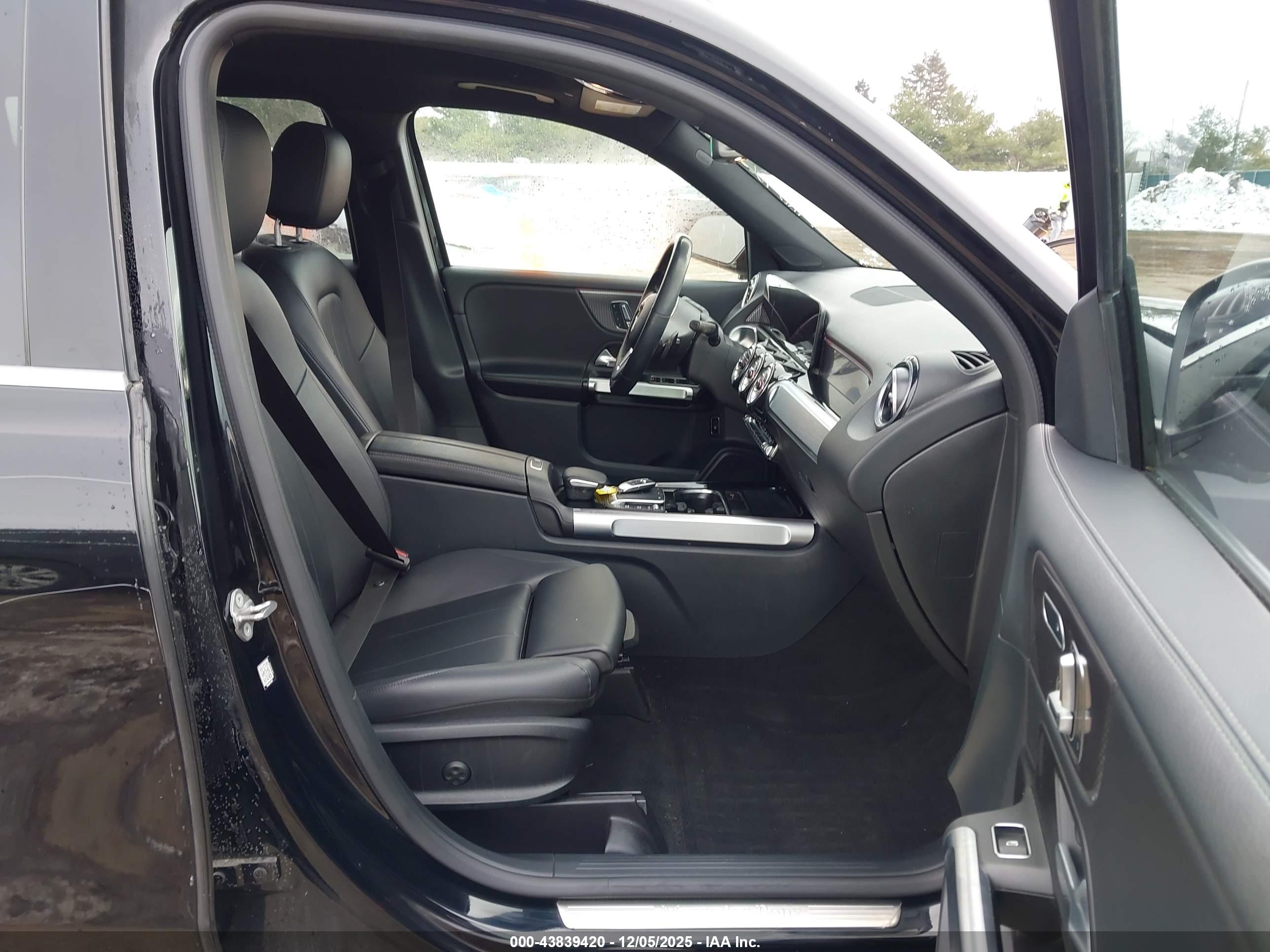 MERCEDES-BENZ GLB image 5