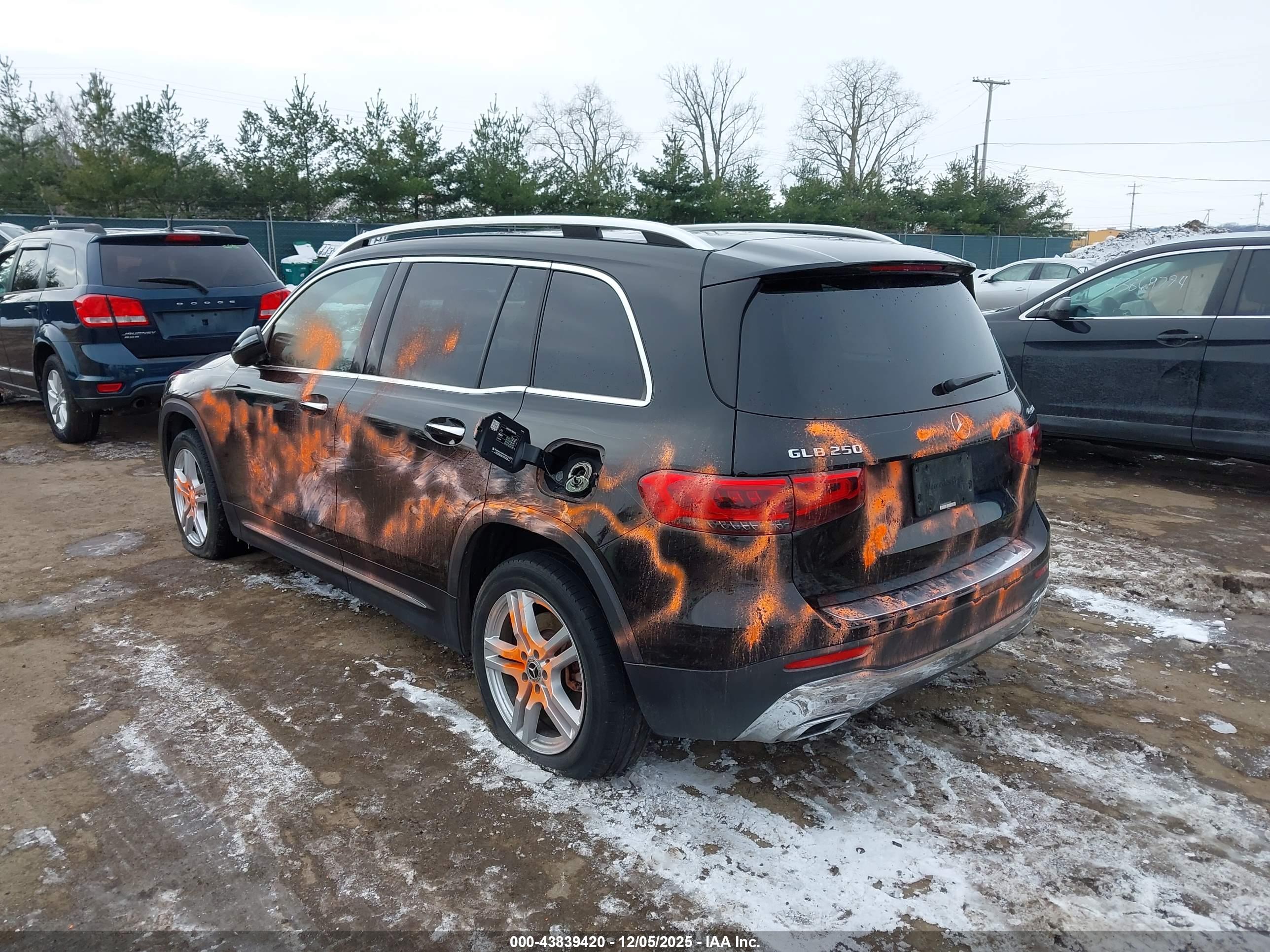 MERCEDES-BENZ GLB image 6