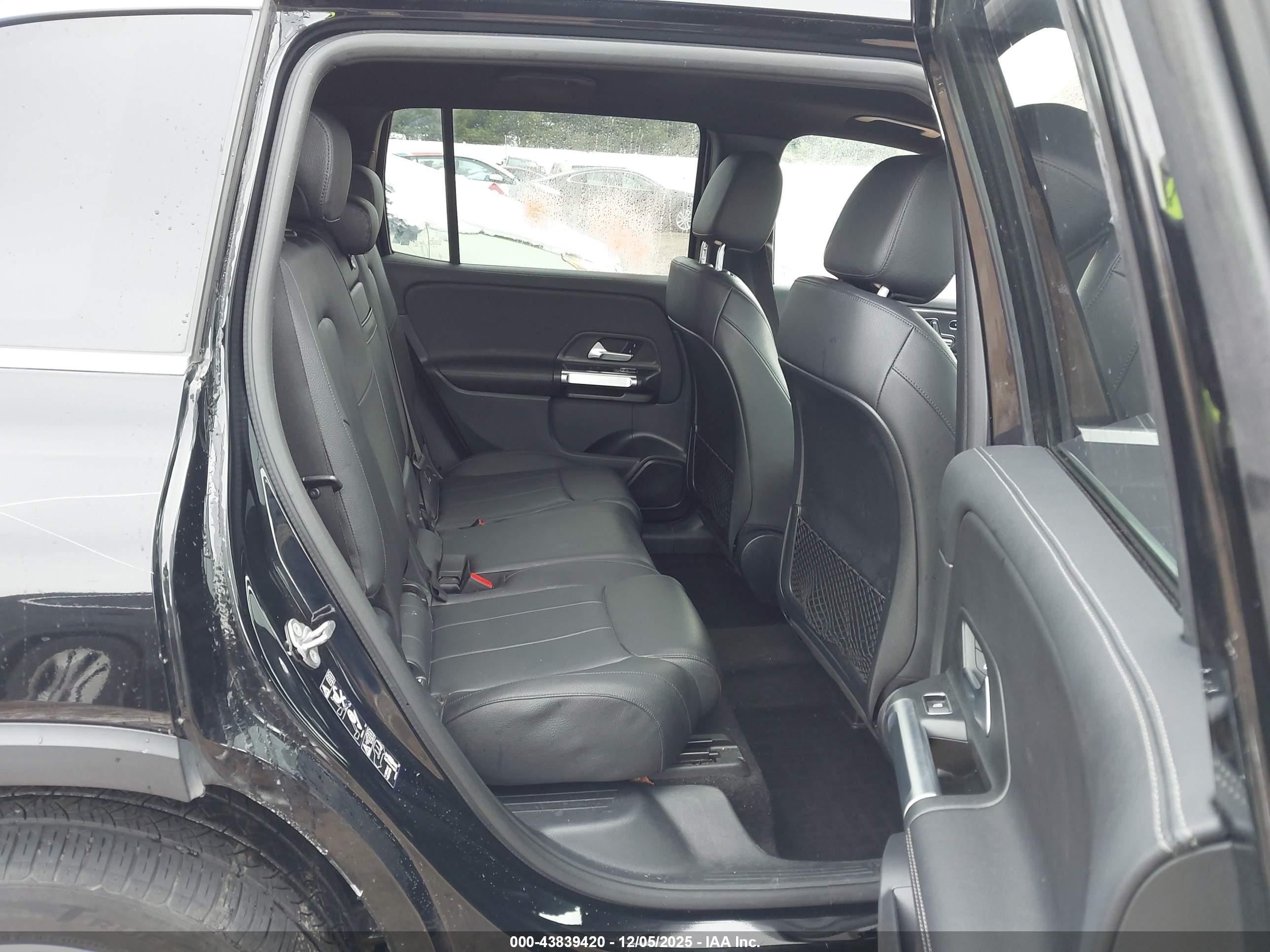 MERCEDES-BENZ GLB image 8