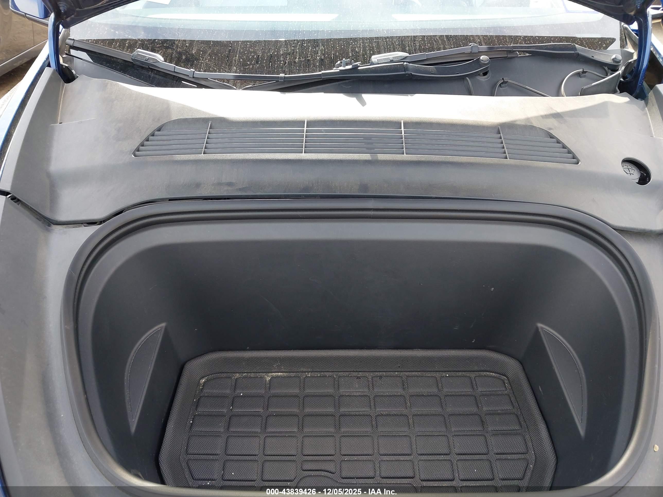 TESLA MODEL image 10