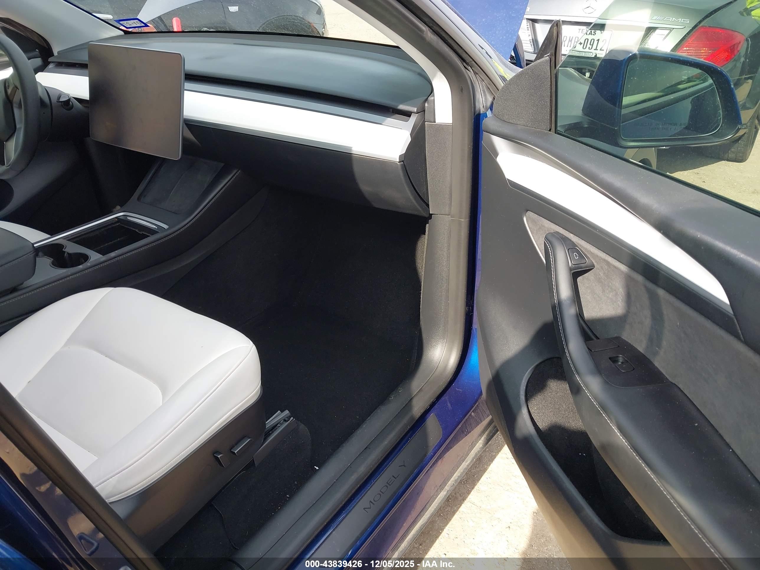 TESLA MODEL image 5