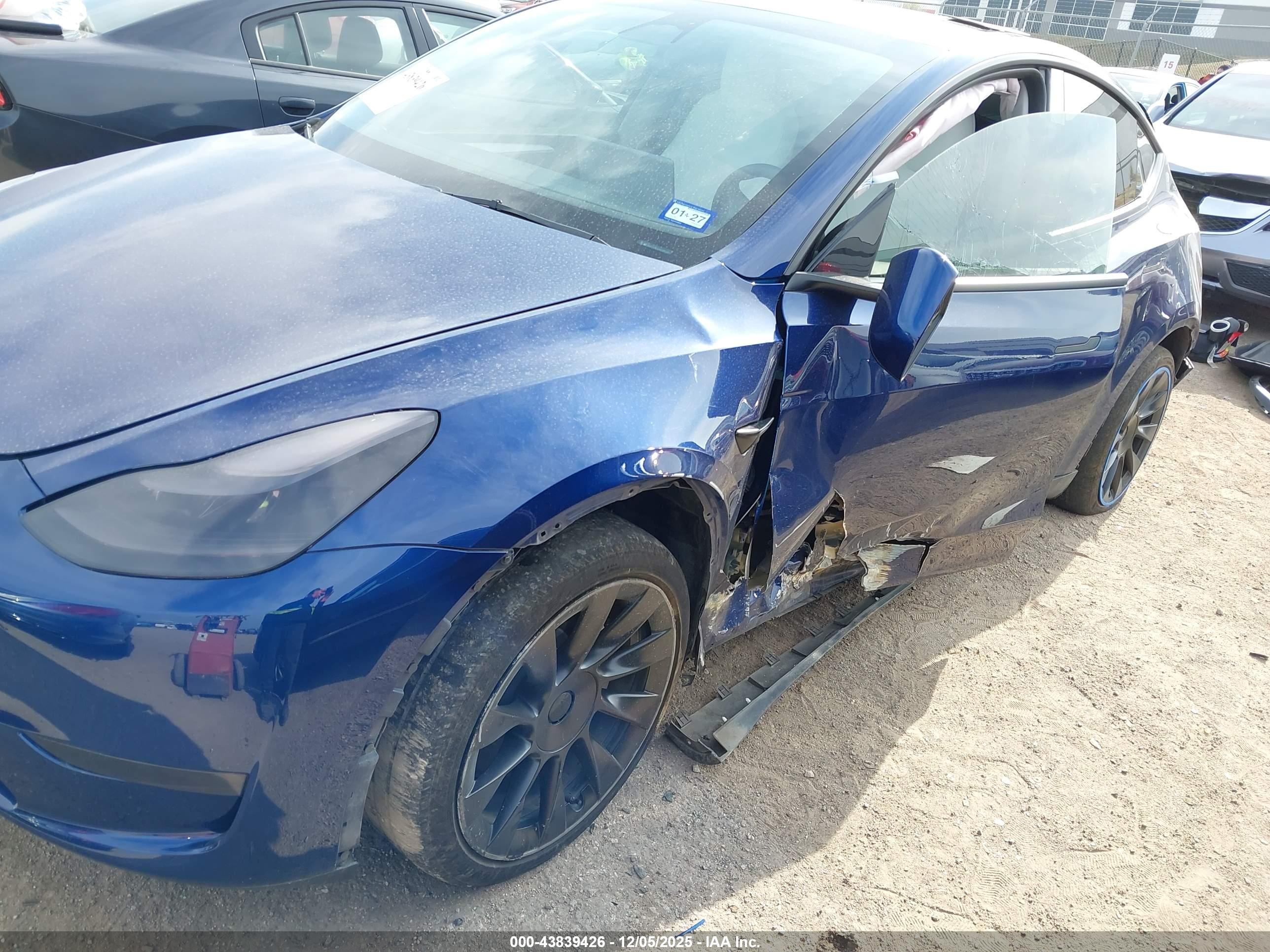 TESLA MODEL image 6