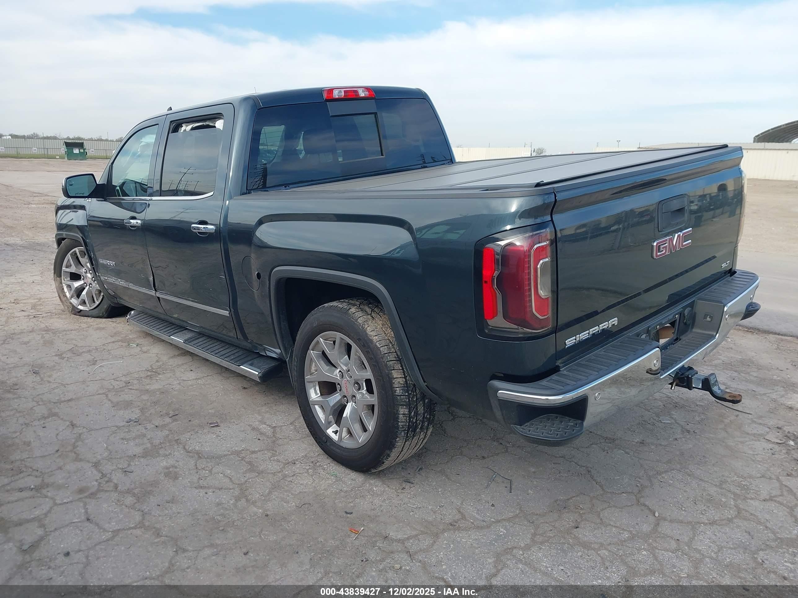 GMC SIERRA image 3