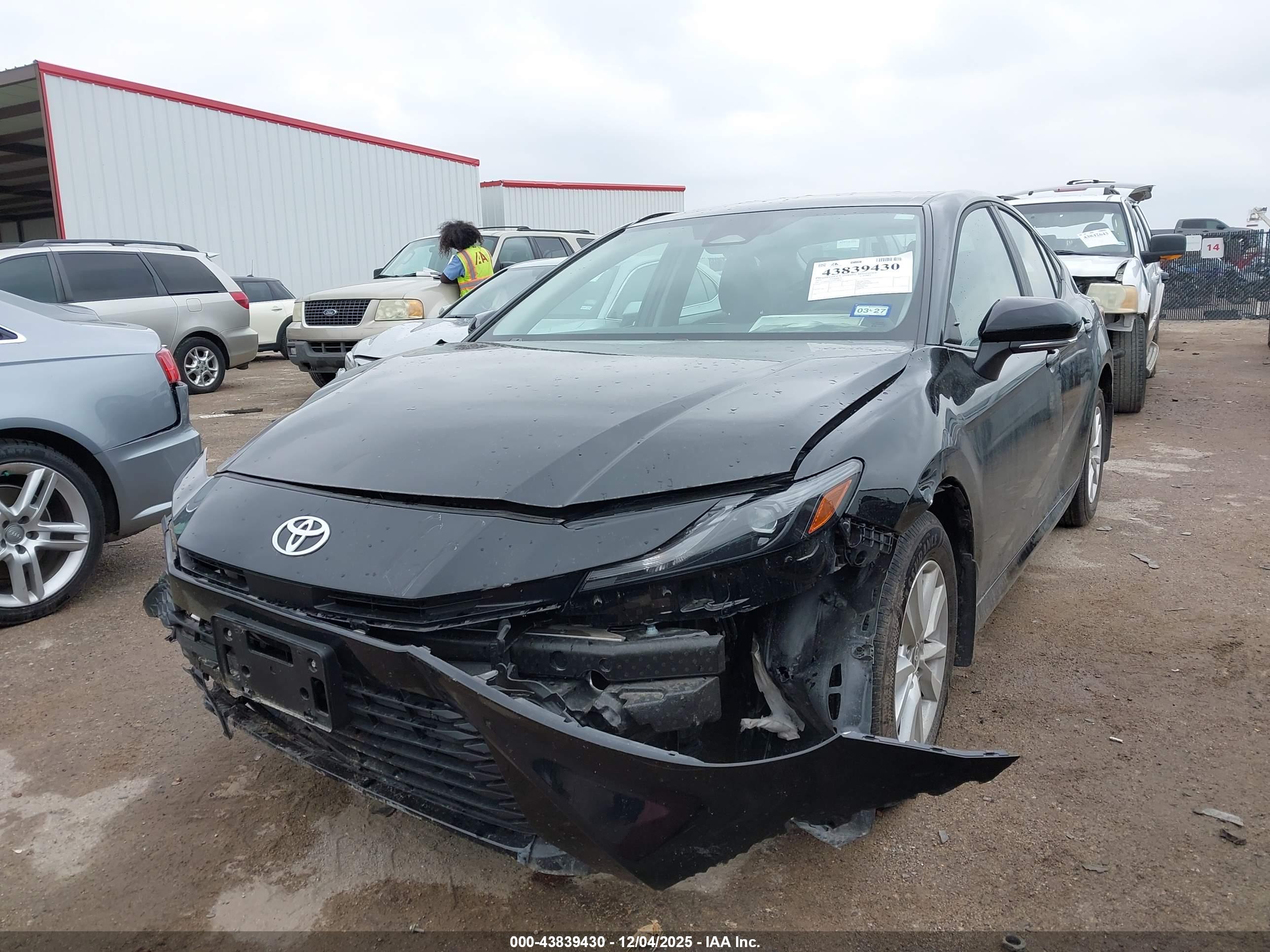 TOYOTA CAMRY image 2