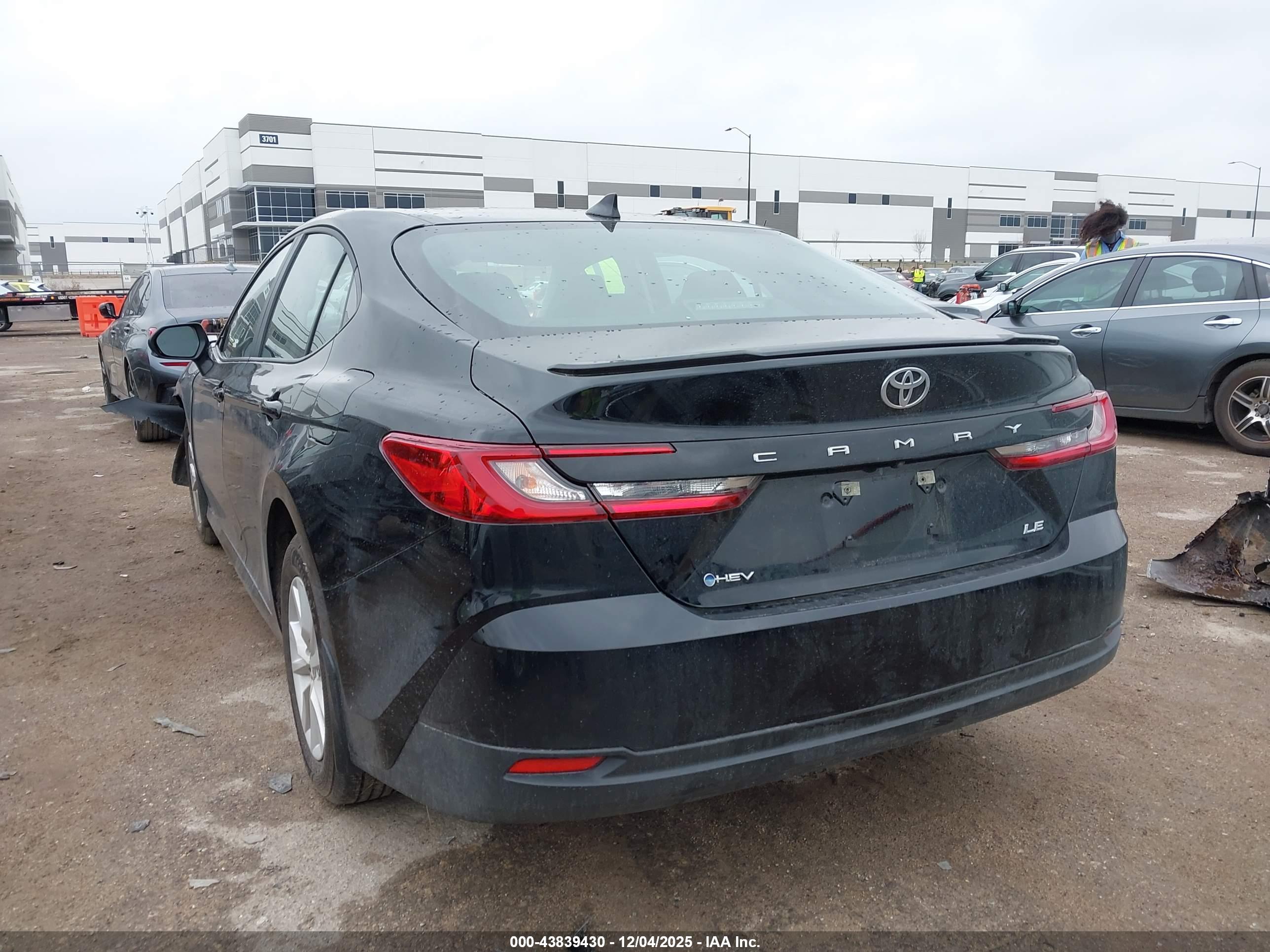 TOYOTA CAMRY image 3