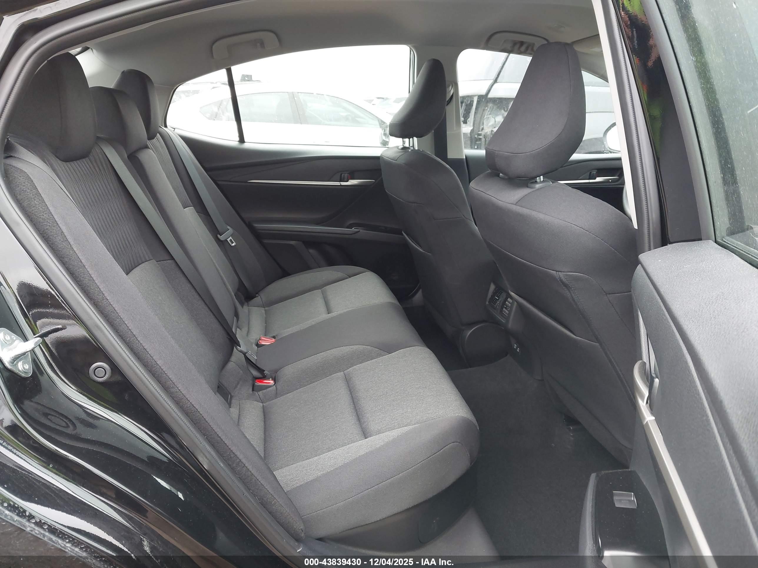 TOYOTA CAMRY image 8