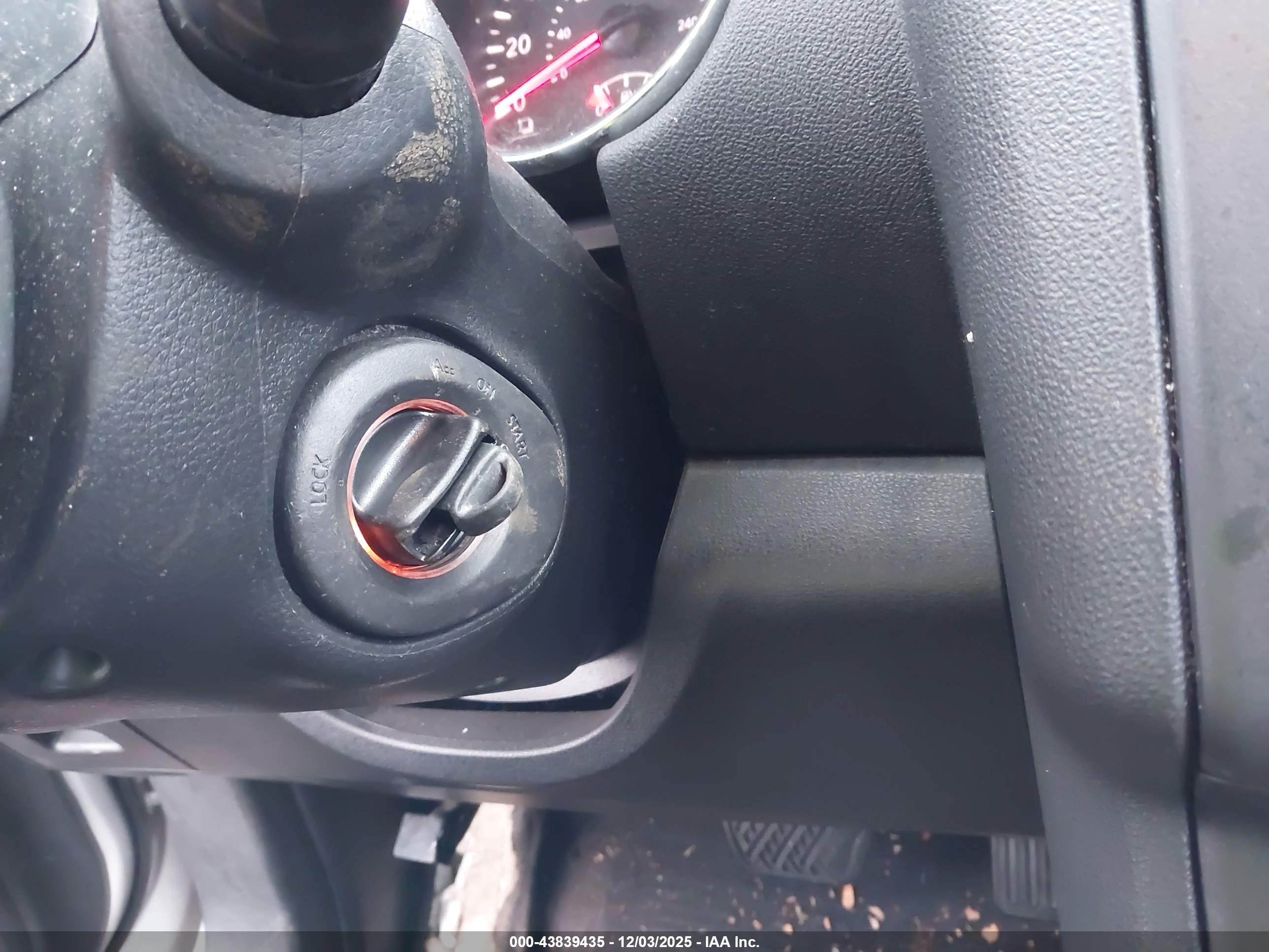 NISSAN ROGUE image 11