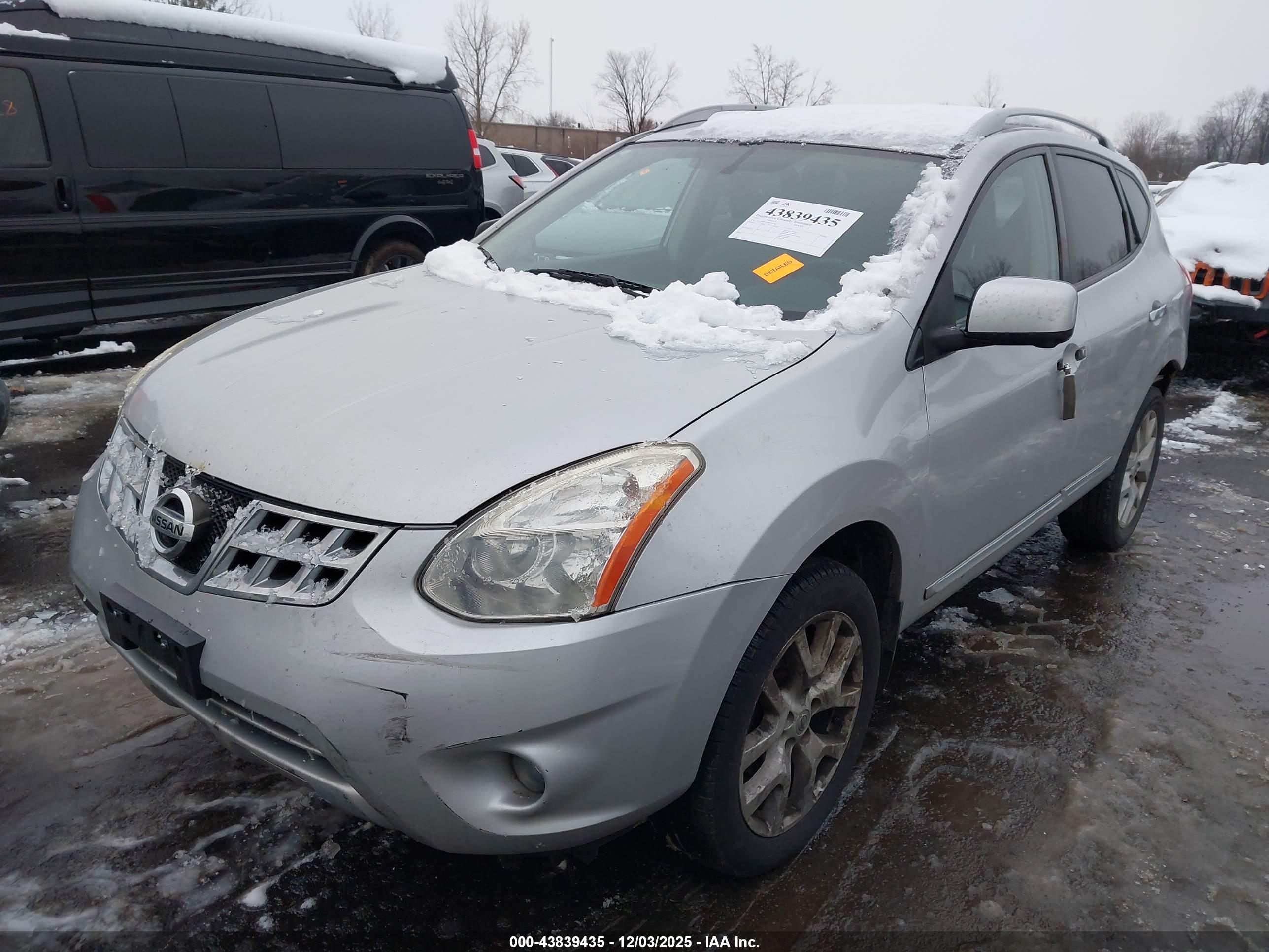 NISSAN ROGUE image 2