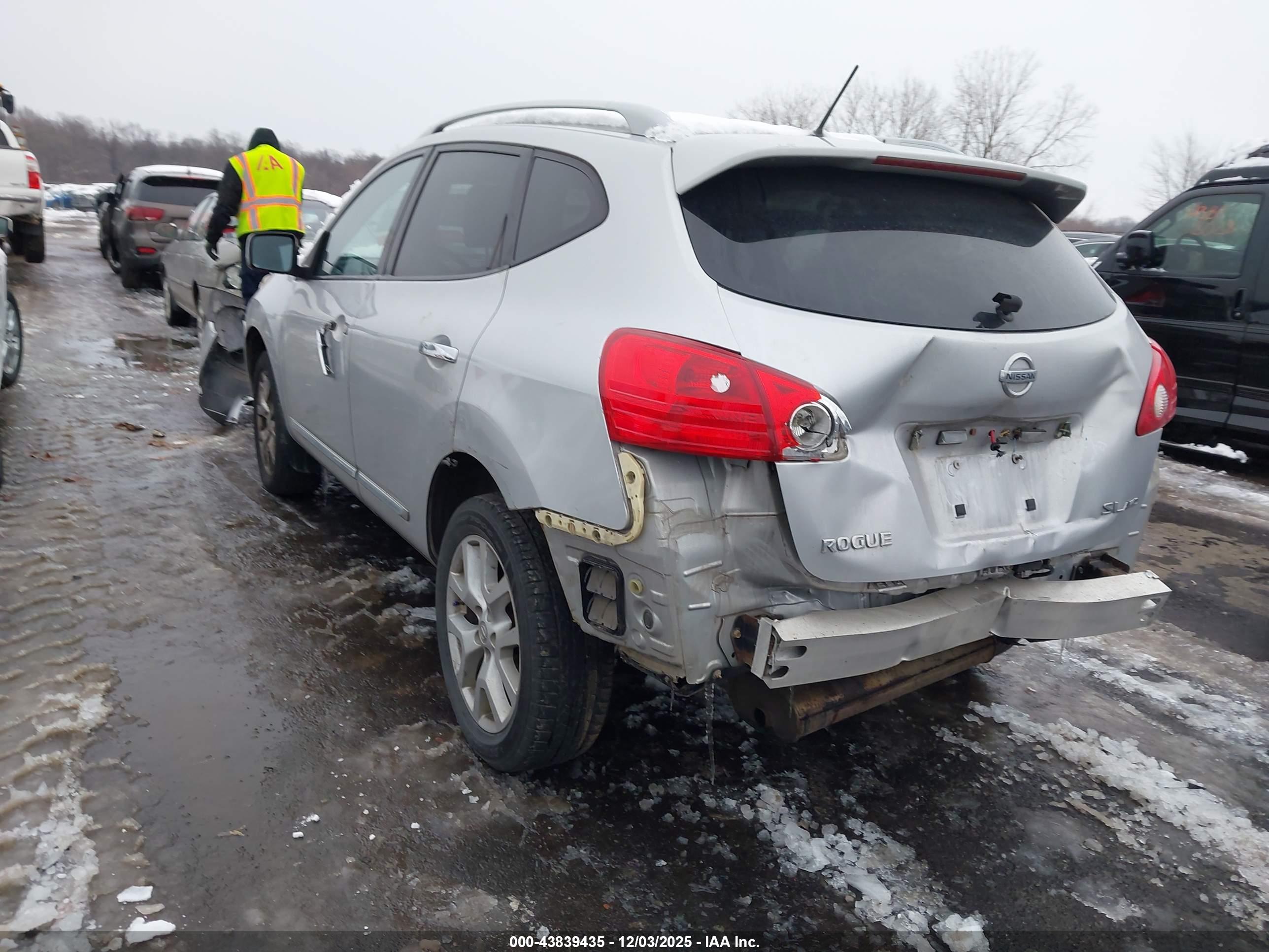 NISSAN ROGUE image 3