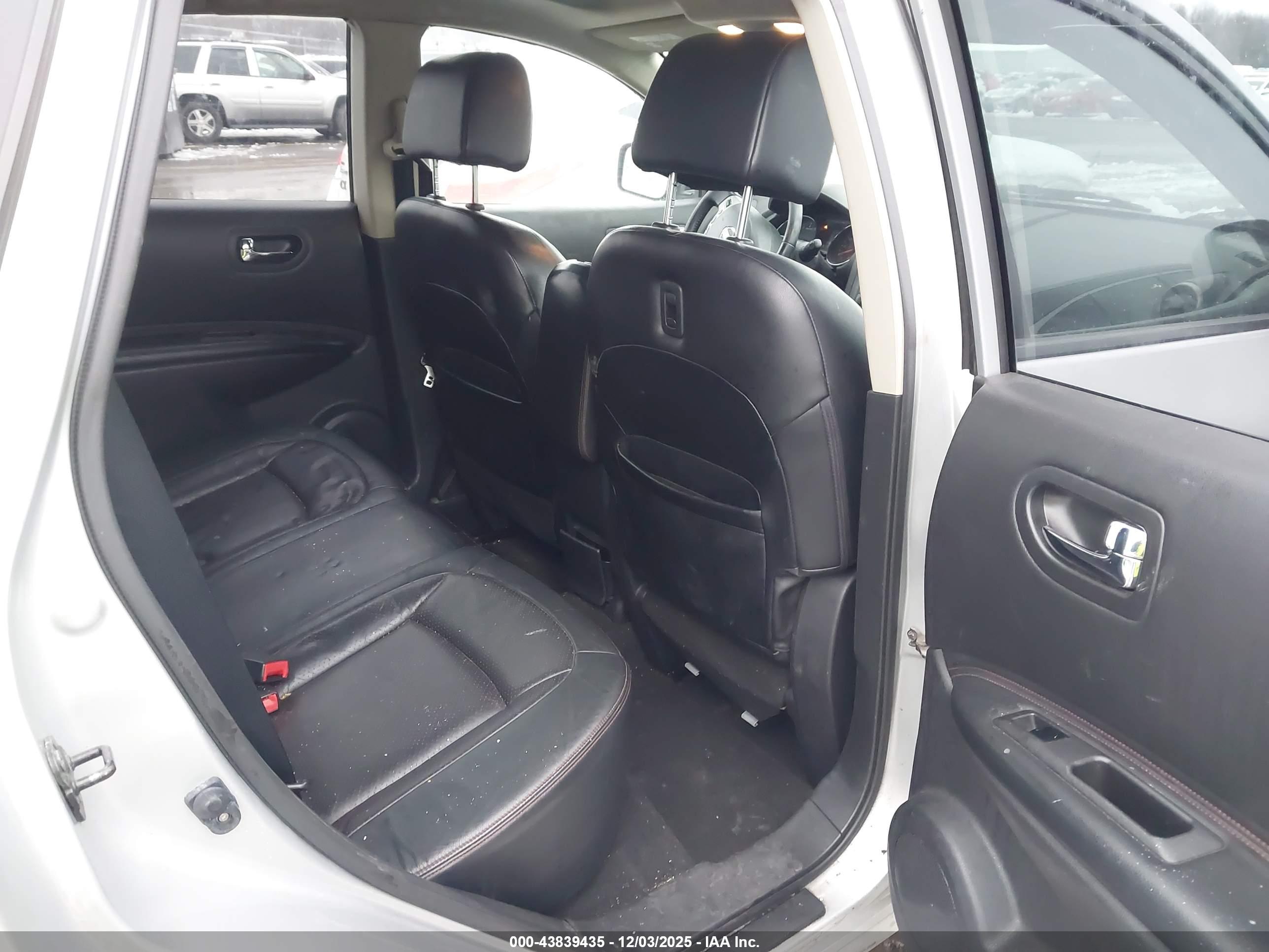 NISSAN ROGUE image 8