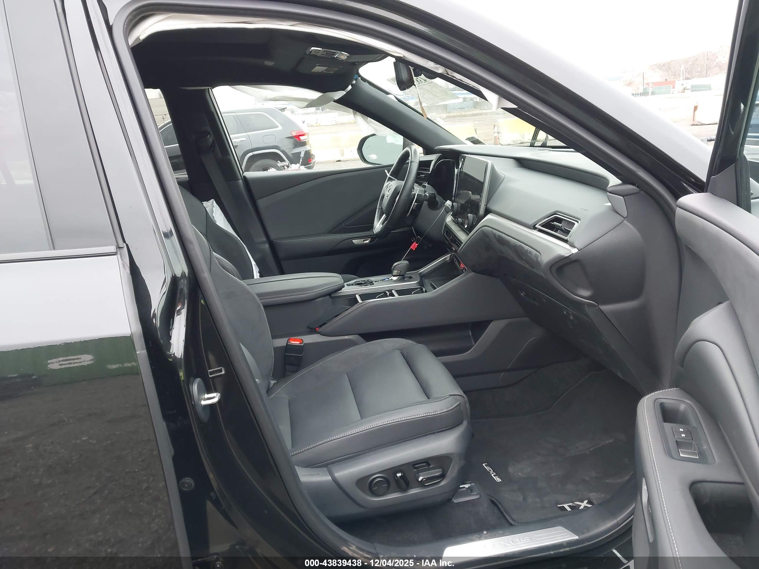 LEXUS TX image 5