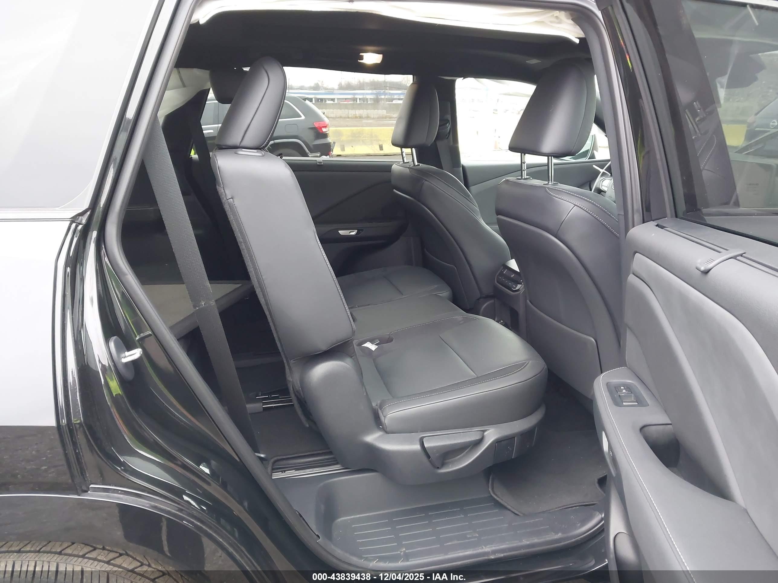 LEXUS TX image 8