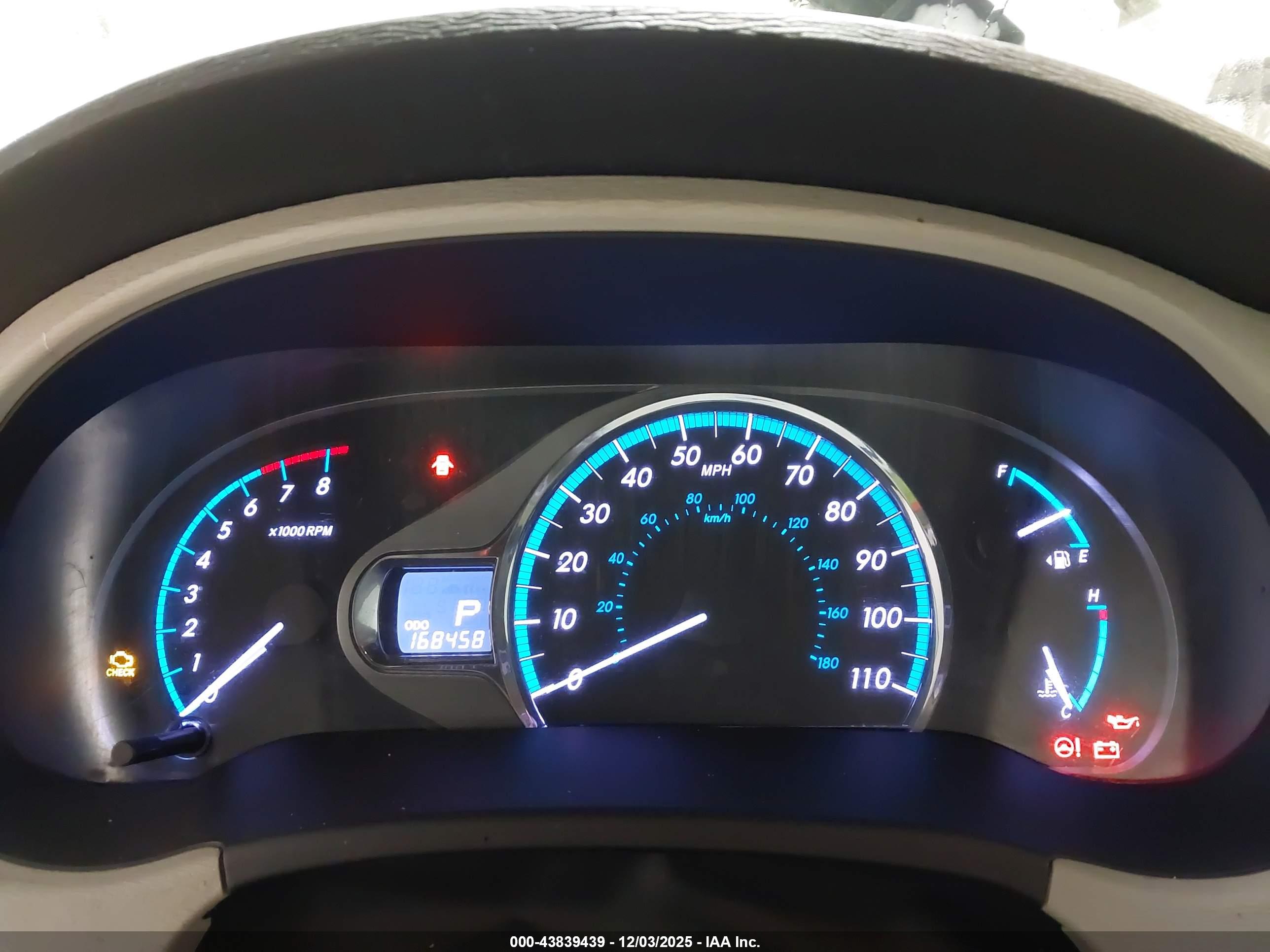 TOYOTA SIENNA image 7