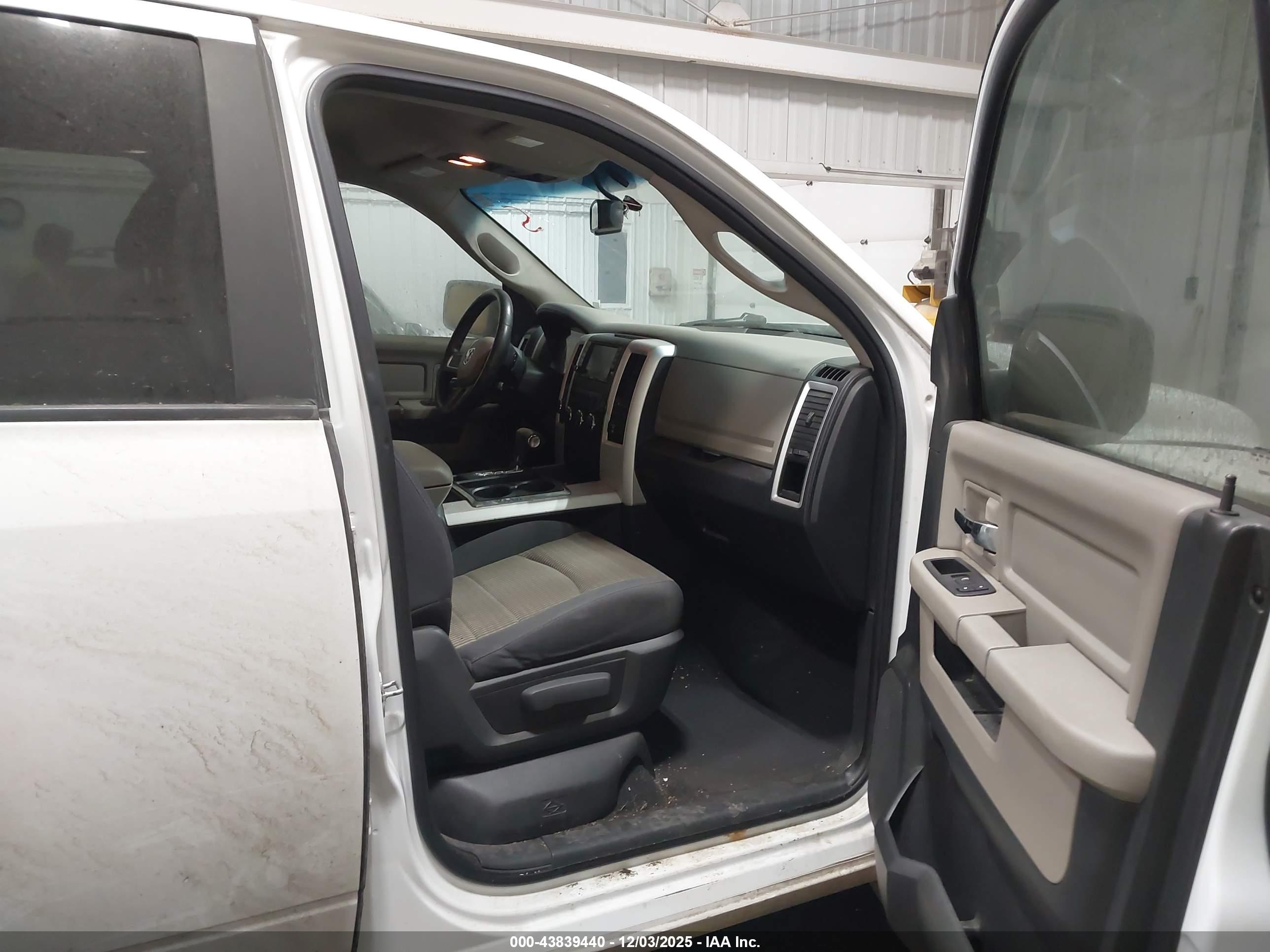 DODGE RAM image 5