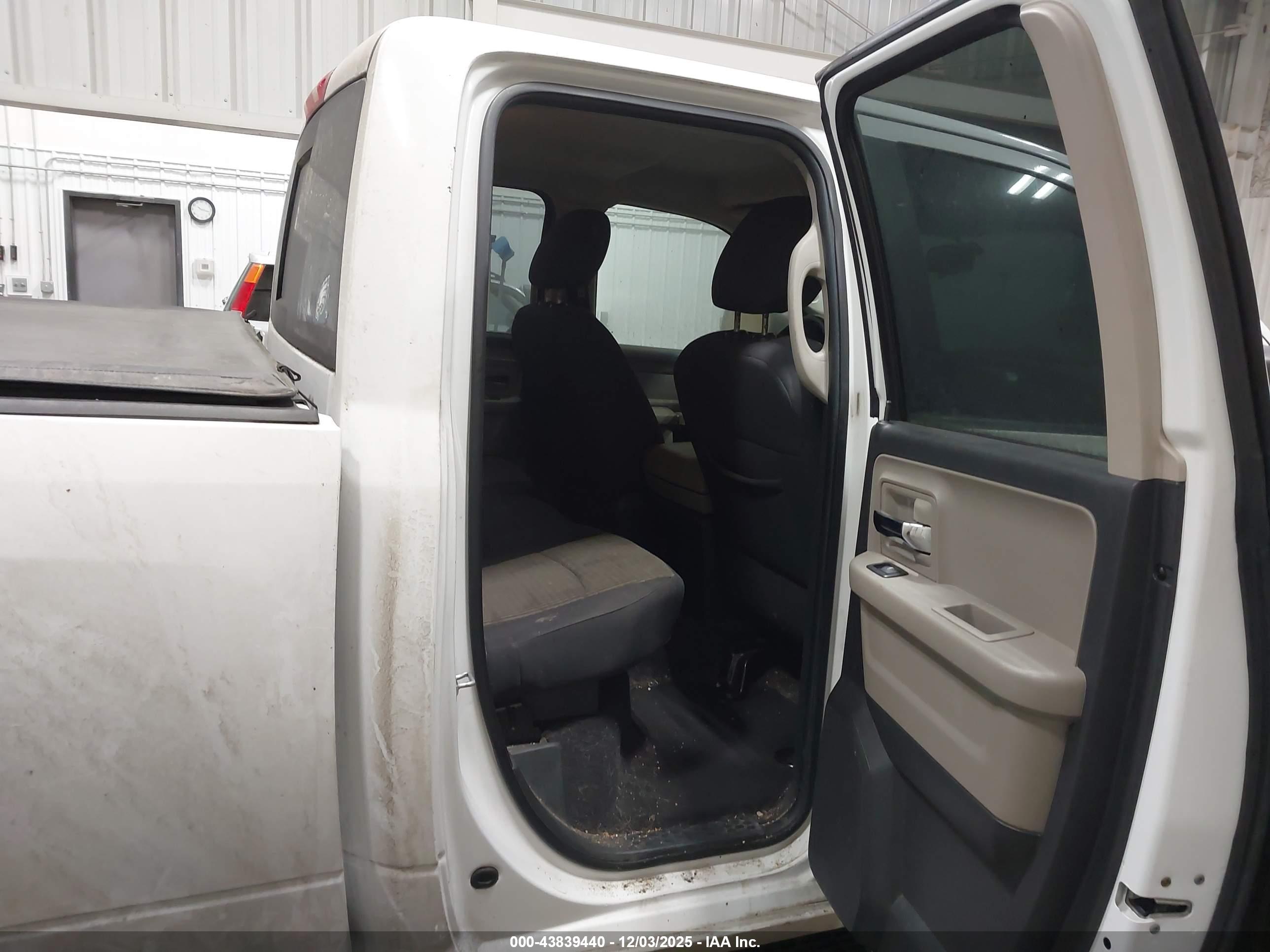DODGE RAM image 8