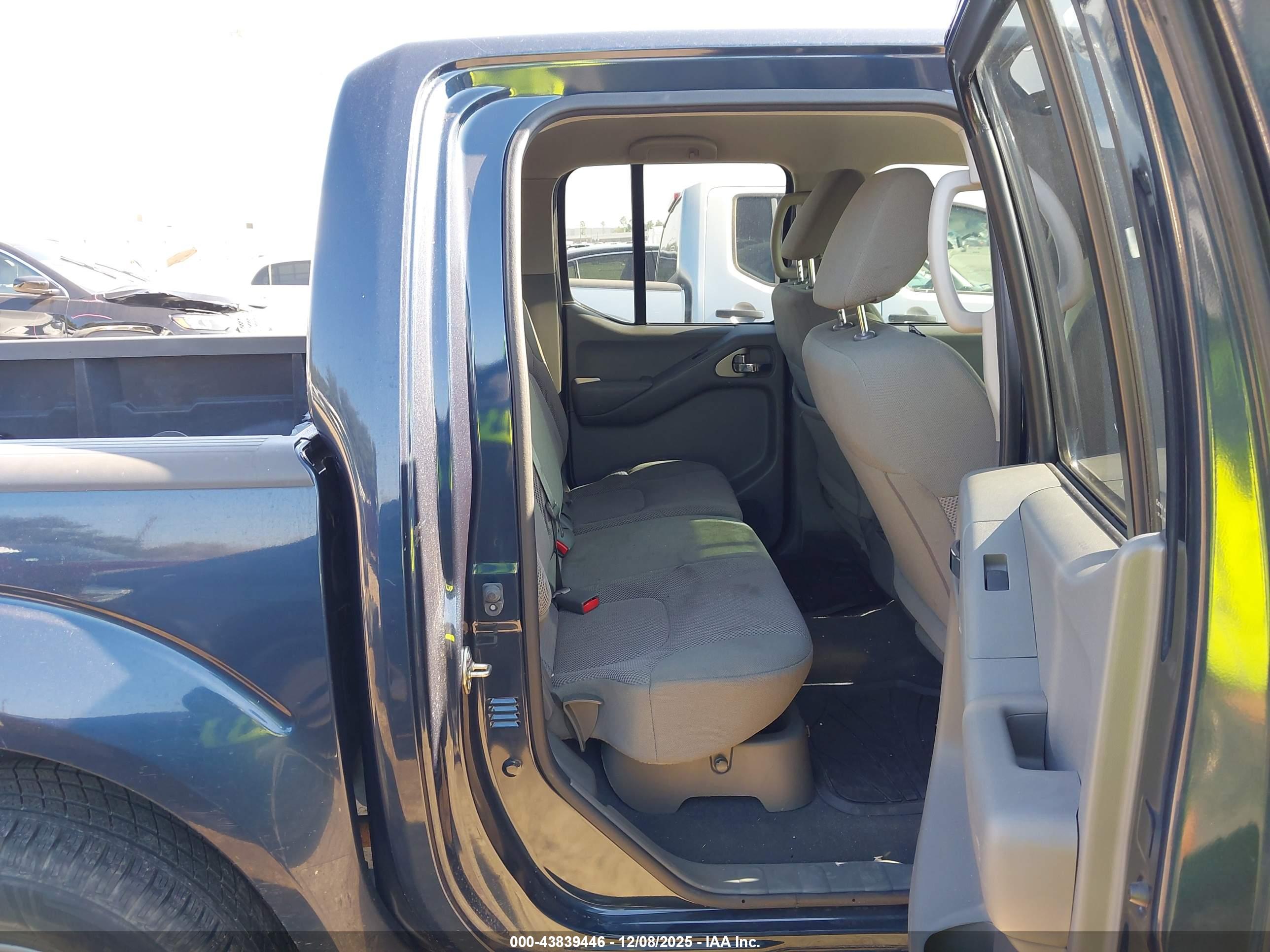 NISSAN FRONTIER image 8
