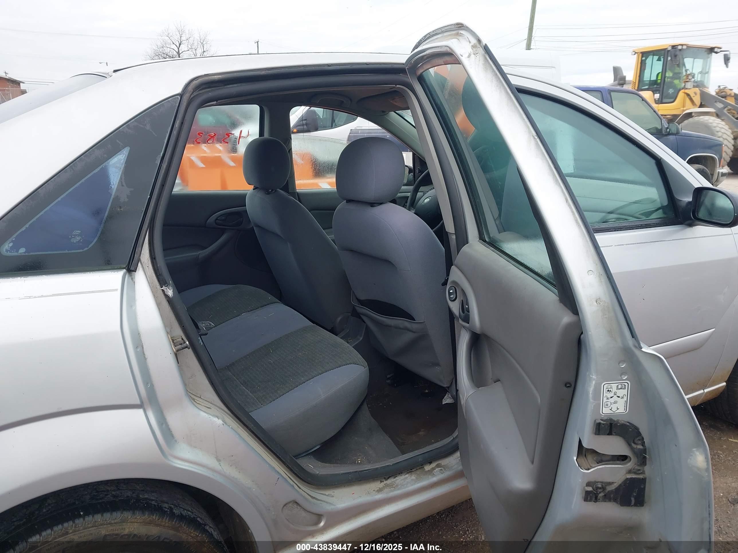 FORD FOCUS image 8