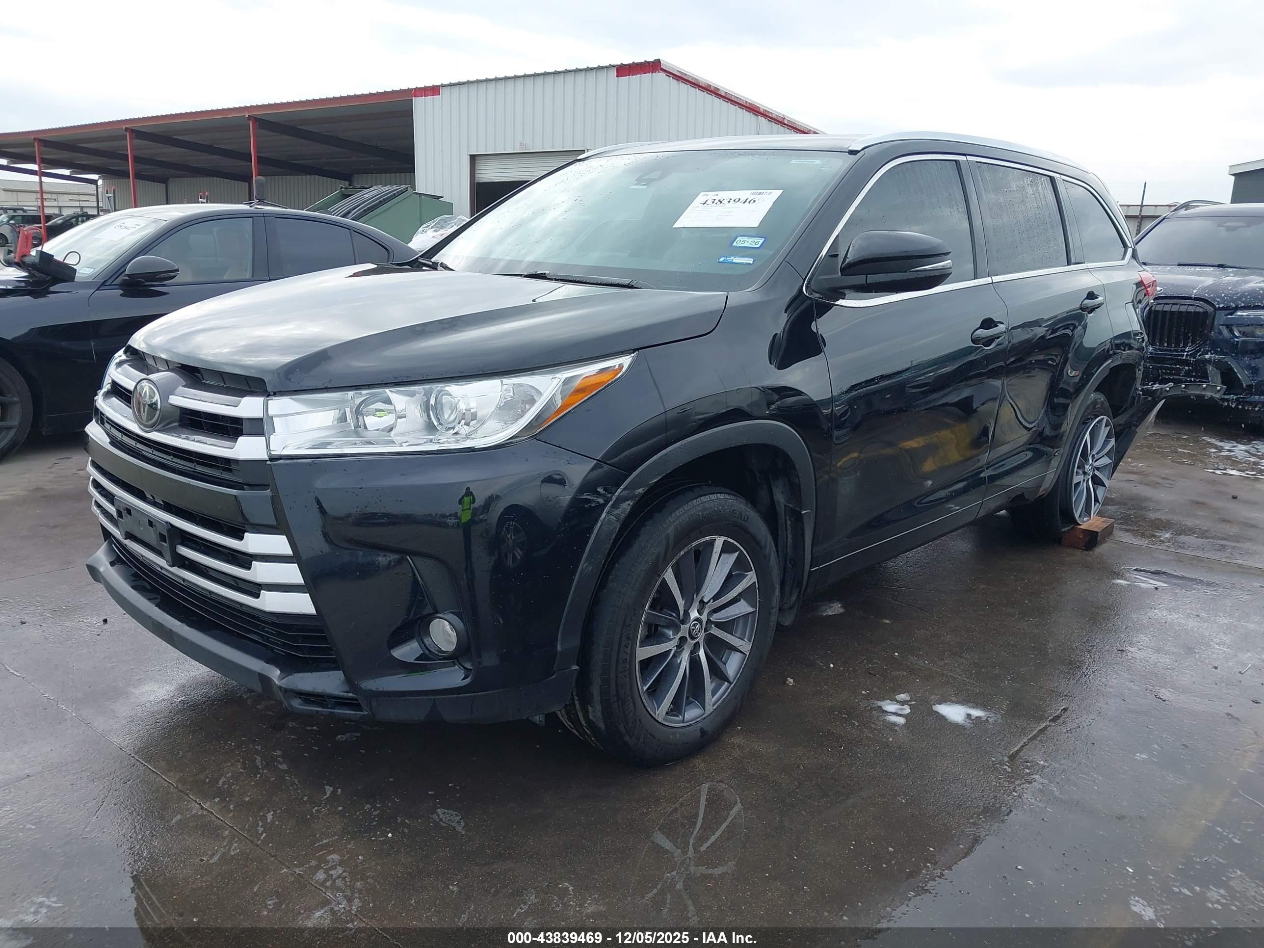 TOYOTA HIGHLANDER image 2