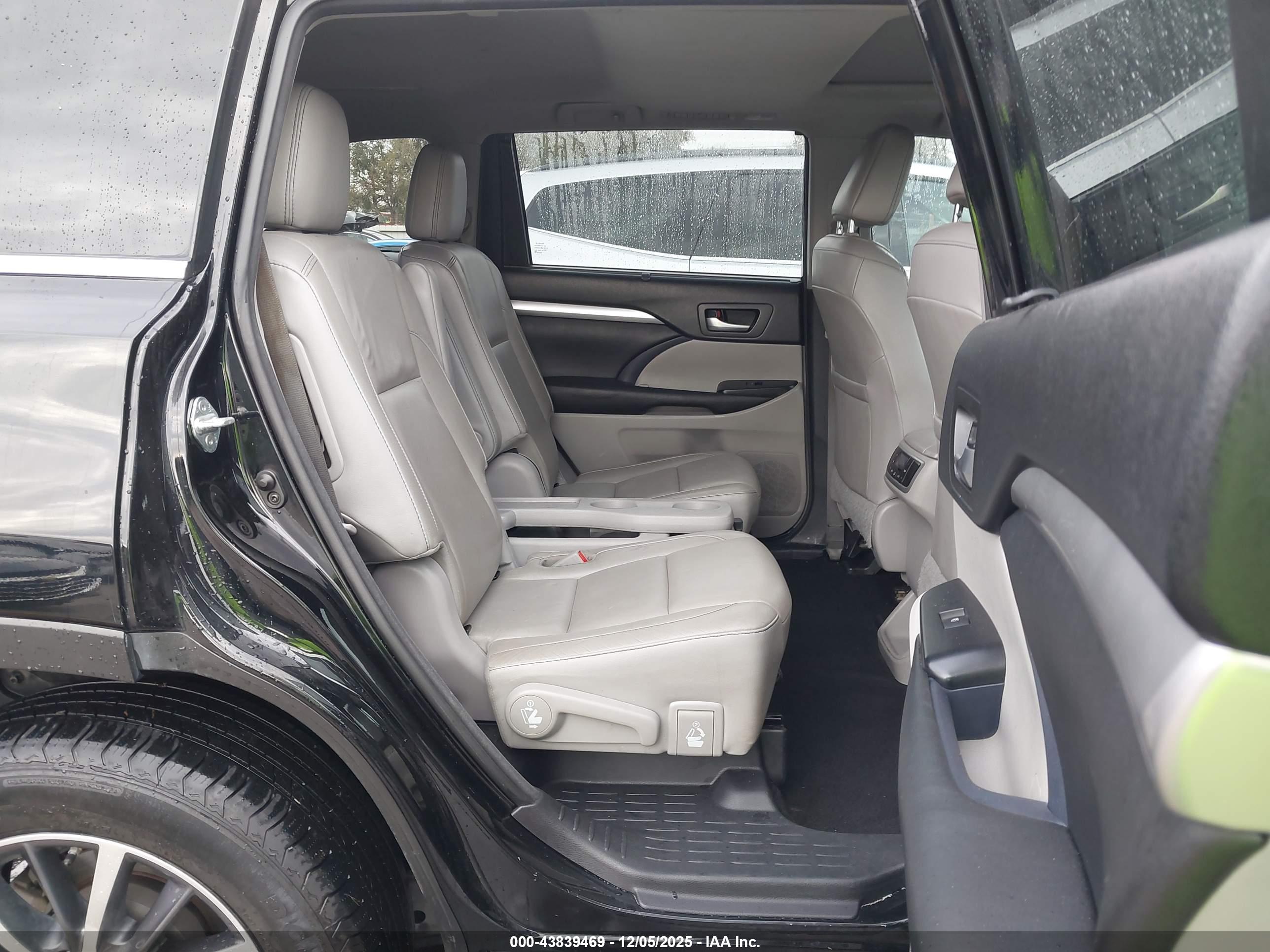 TOYOTA HIGHLANDER image 8