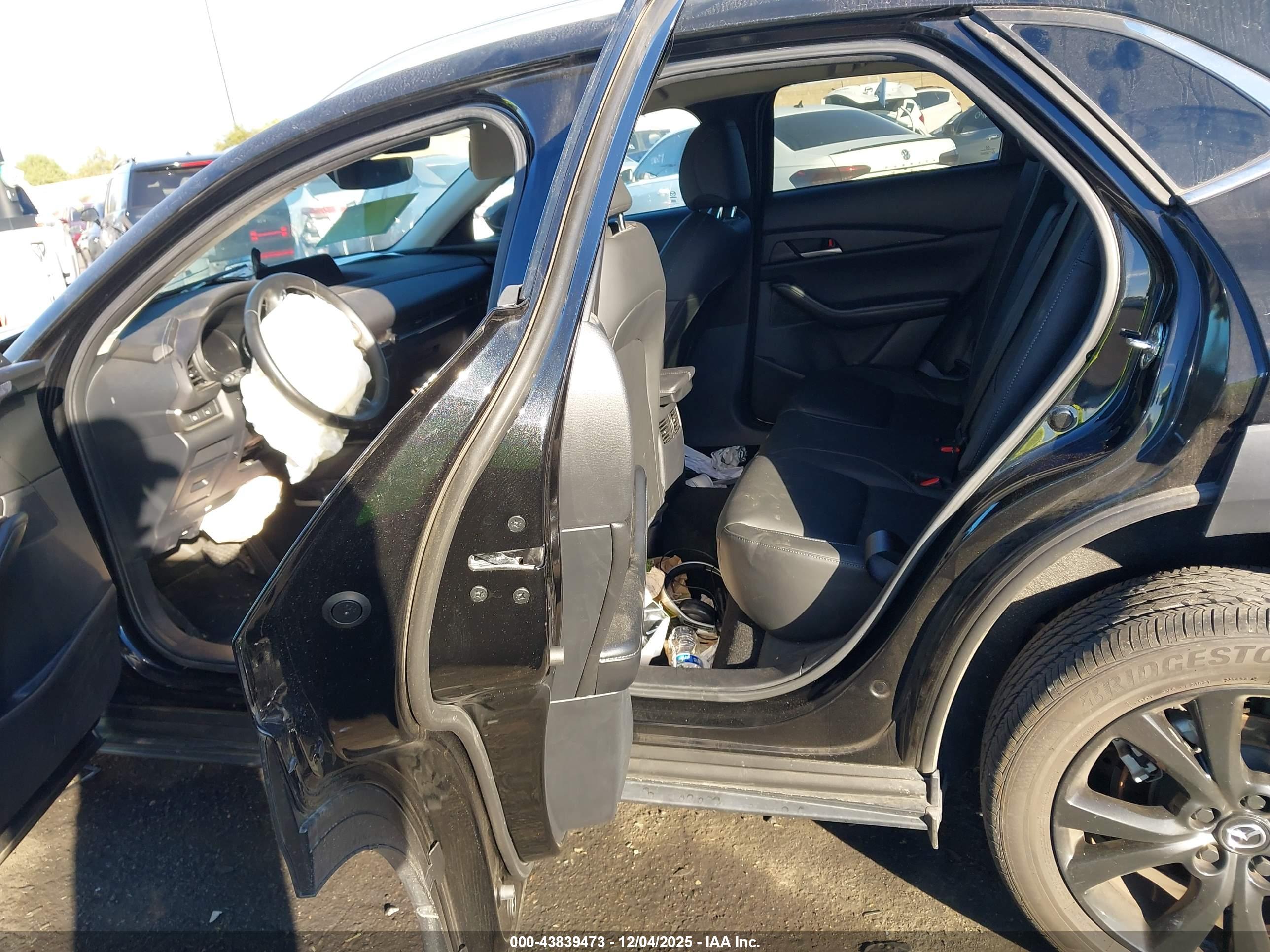MAZDA CX-30 image 8