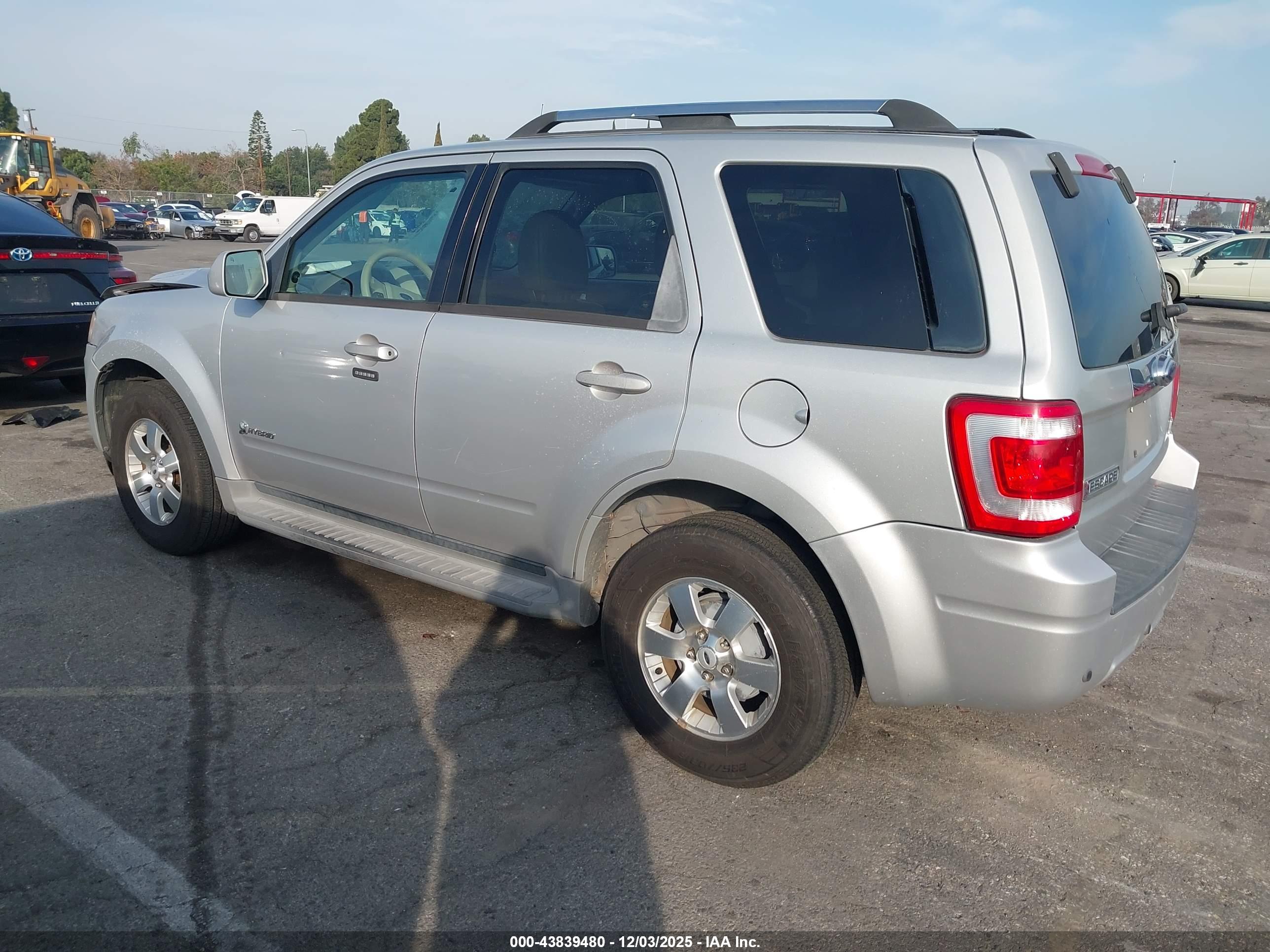 FORD ESCAPE image 3