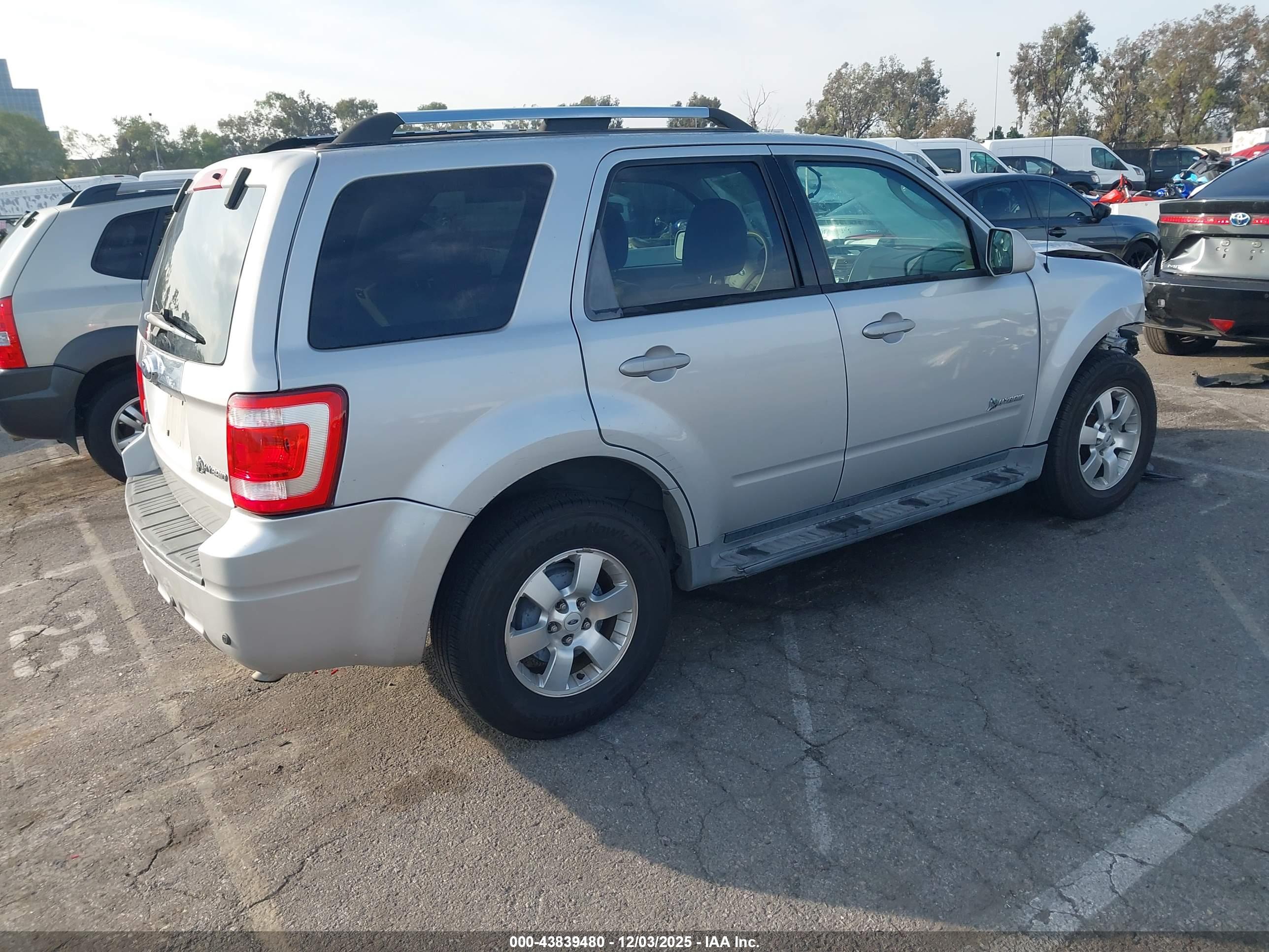 FORD ESCAPE image 4