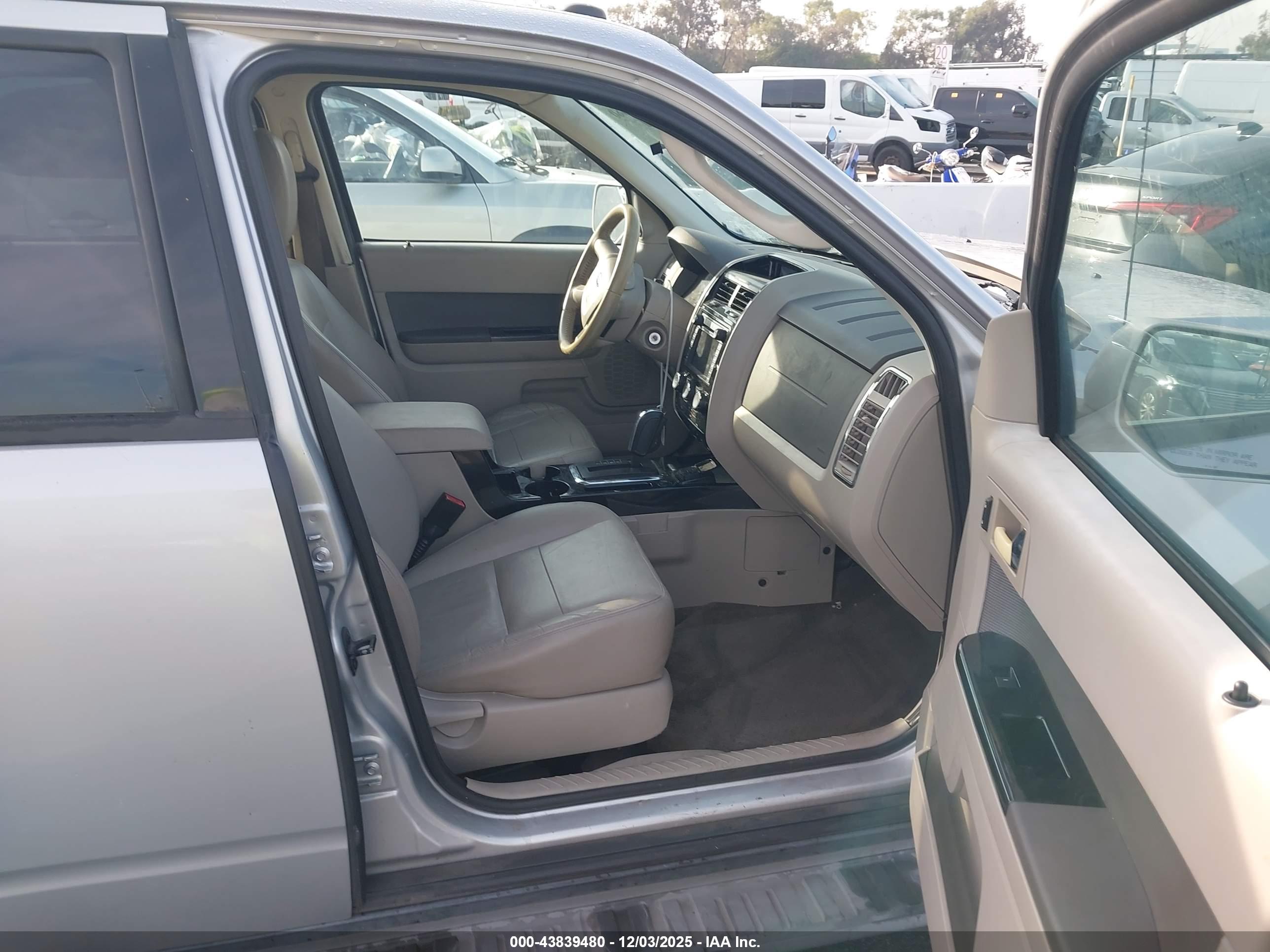 FORD ESCAPE image 5